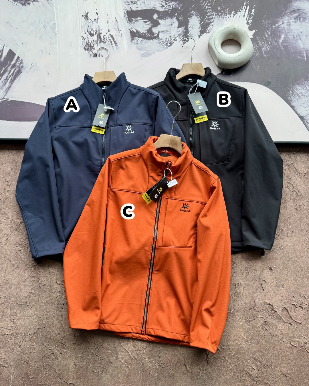 KAILAS 刺繡標軟殼加絨立領衛鋒衣外套