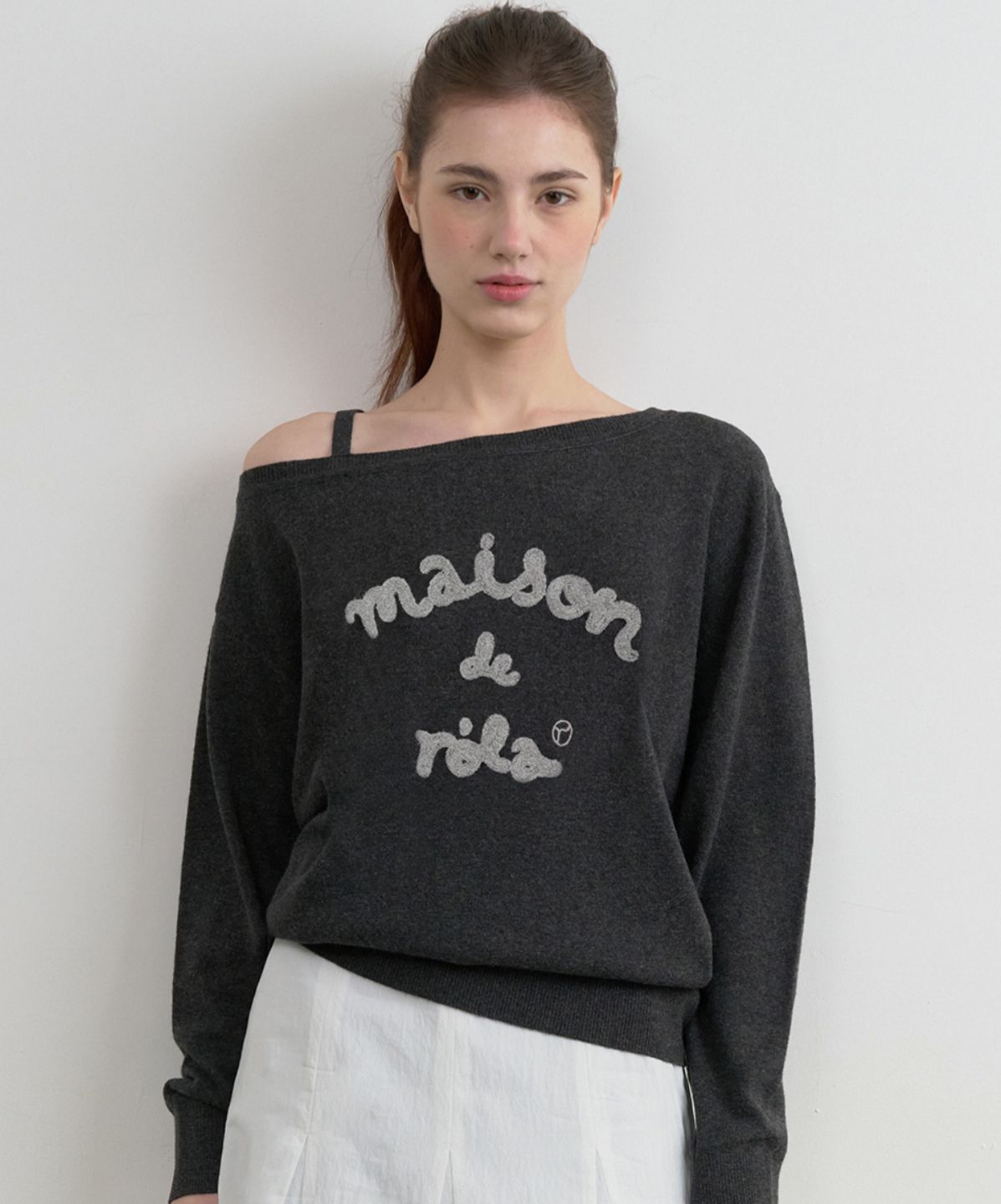 🎀Rolarola 🎀 MAISON DE ROLA EMBROIDERY OFF SHOULDER KNIT 張元英同款 原價89000won 獨家折扣優惠 White / pink / charcoal Free size