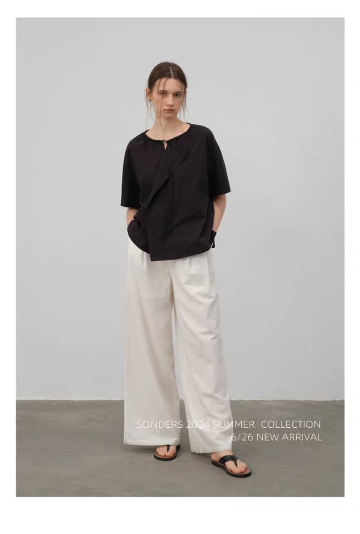 Loose-Fit Short Sleeve Top with Asymmetrical Neckline Design ‖ 不规则领口设计感宽松短袖上衣 KR0177342