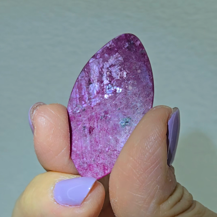 Ruby oval cabochon with strong UV - RBY48