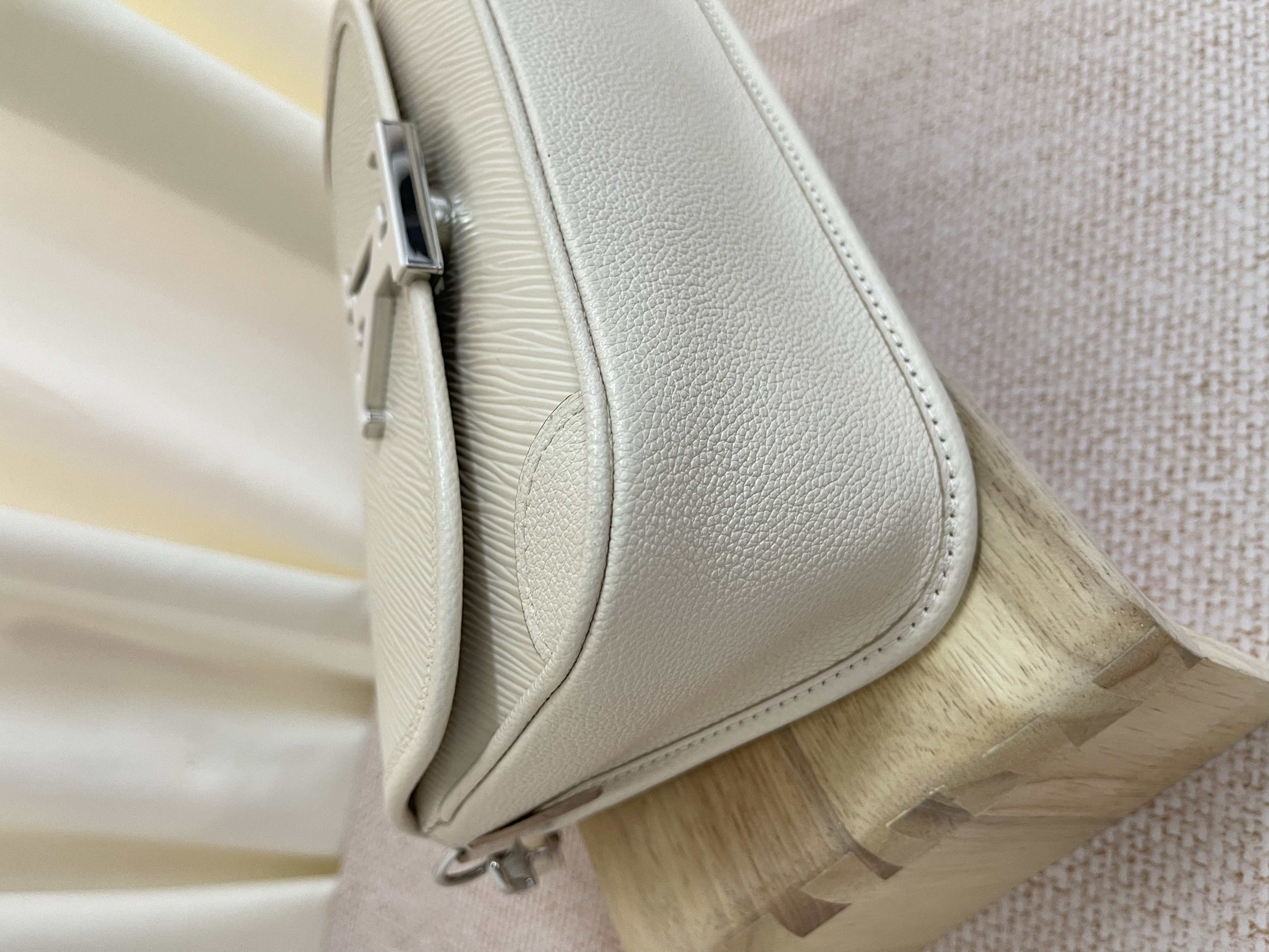 Pre-owned Louis Vuitton Buci/ Product Code: 26022301