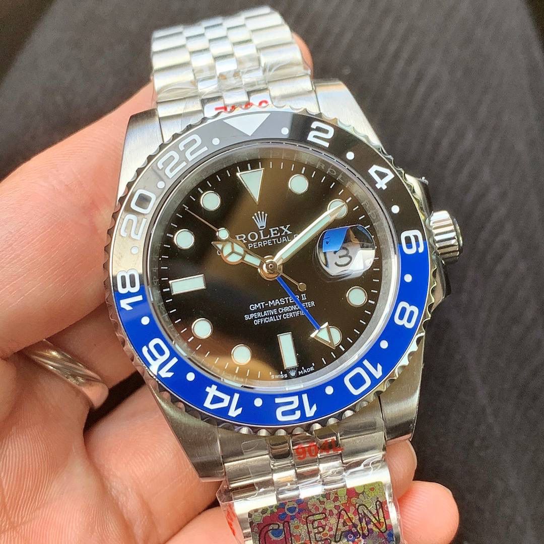 蓝黑圈（国米圈）🔵 劳力士格林尼治型ll系列m126710blnr-0002（蓝黑圈）2836机芯，尺寸40mm 这款劳力士格林尼治配备黑色表盘和蓝黑双色陶瓷圈。特大指针与简洁的三角形、圆形或长方形钟点标记涂上夜光物料，散发持久光芒。