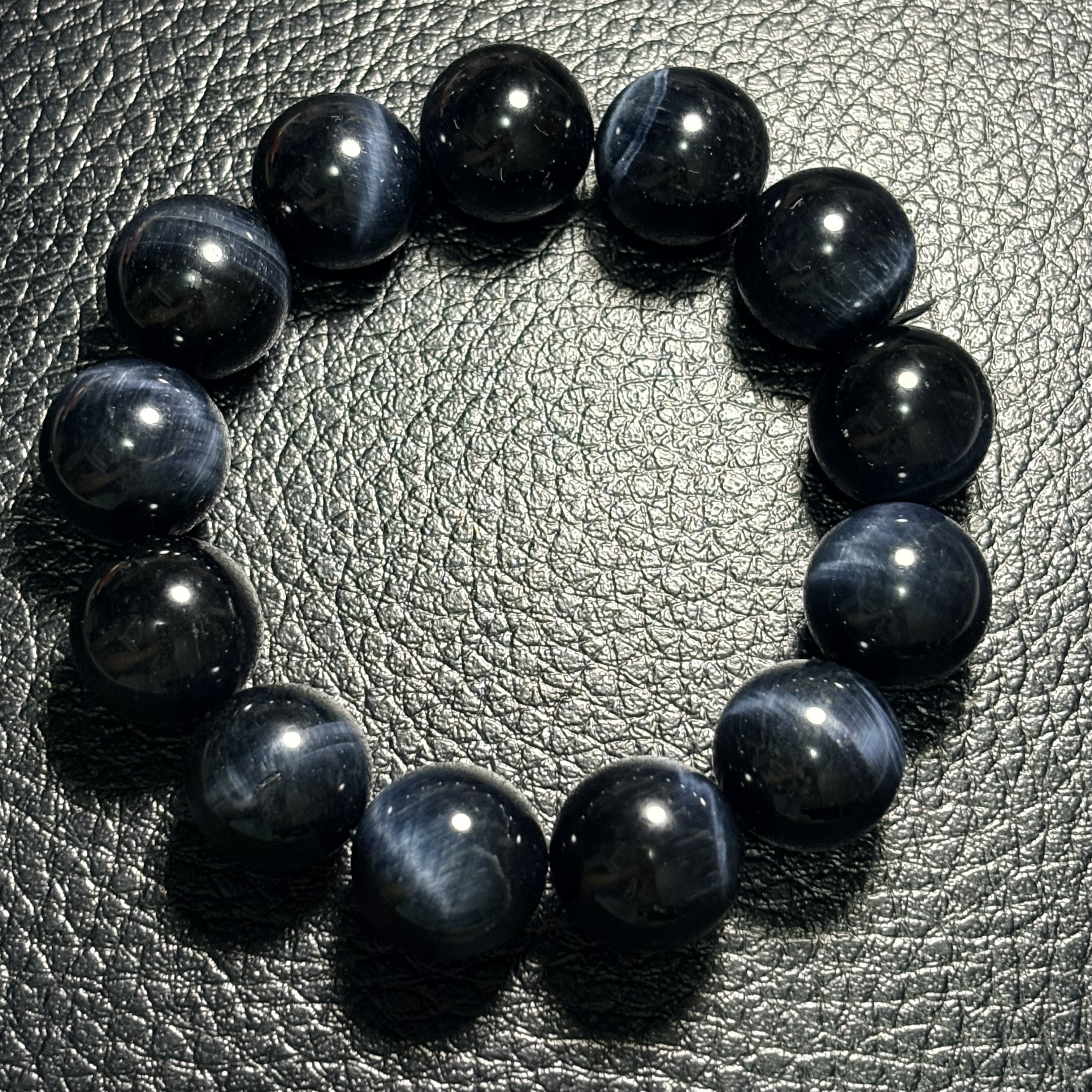 藍虎眼石手串 No.3583 | 規格：18 mm珠17cm 手圈丨附送證書