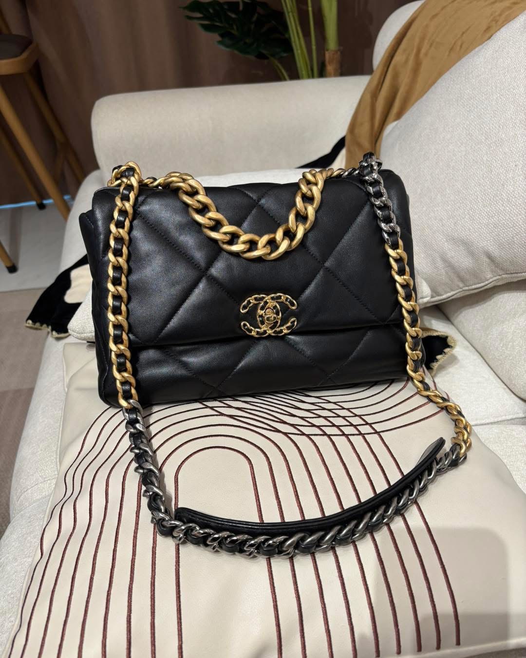 Chanel 19 large 30cm AS1161 黑色金扣 100%Authentic, 98%New  ✅專門店收據✅30Card ✅Dust bag✅Box