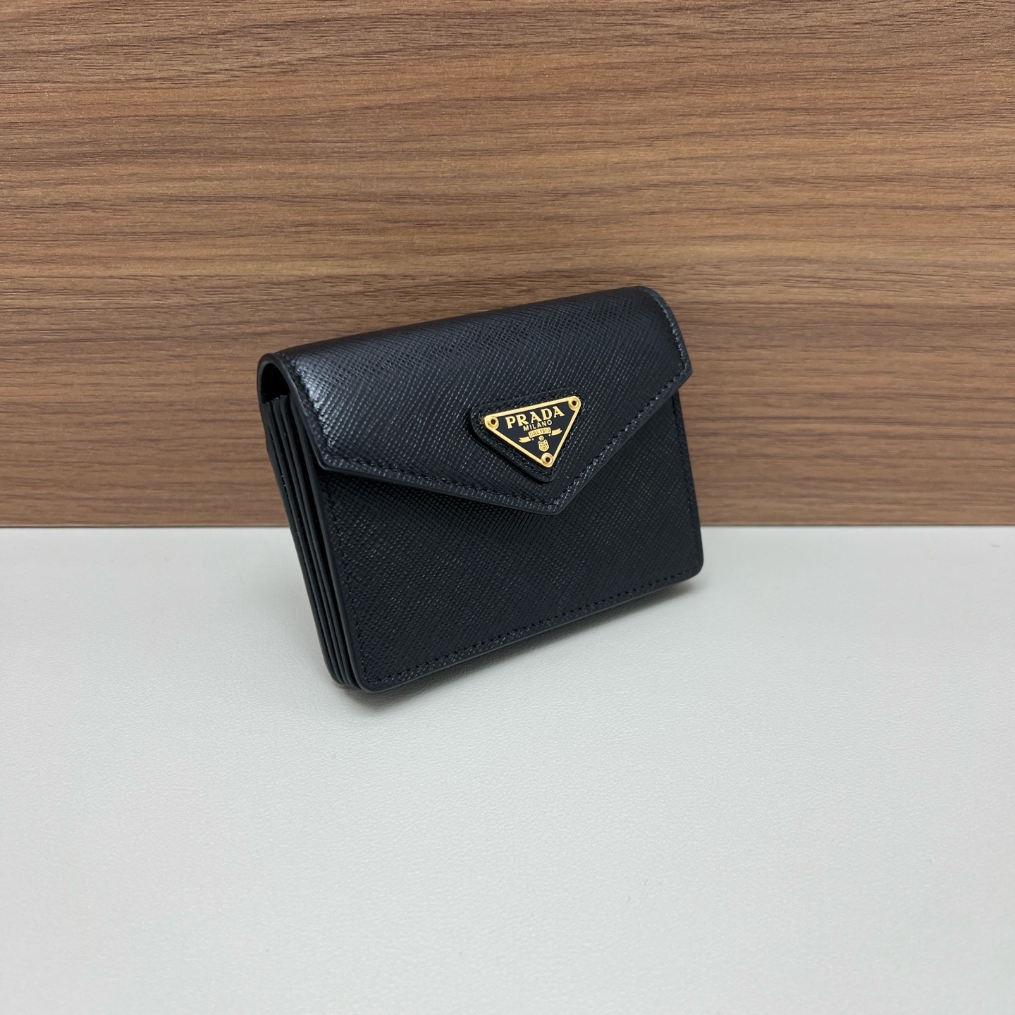 【預訂貨品】Prada 十字紋牛皮卡包