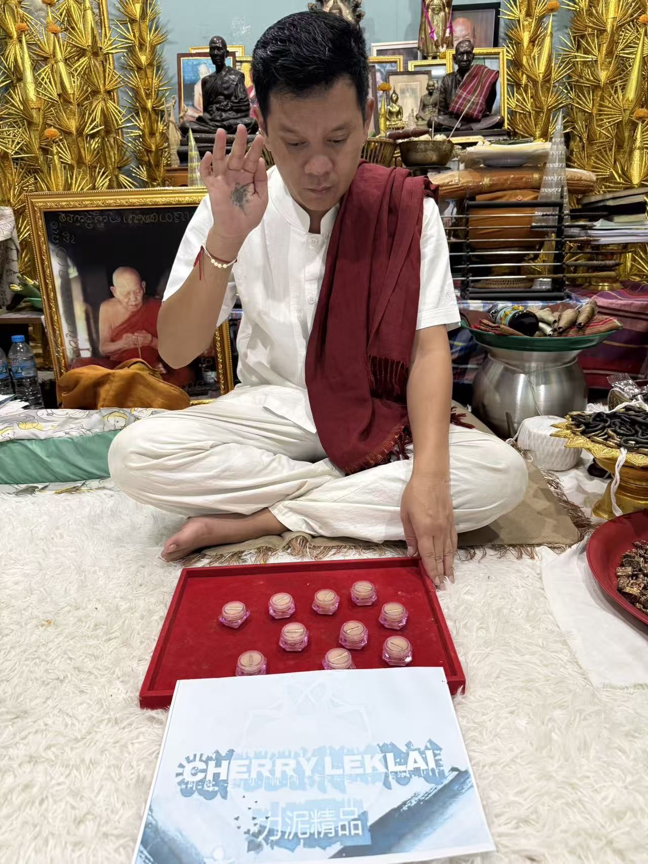 阿贊普里 狗食思維膏  被視為一種神秘而強大的法術。