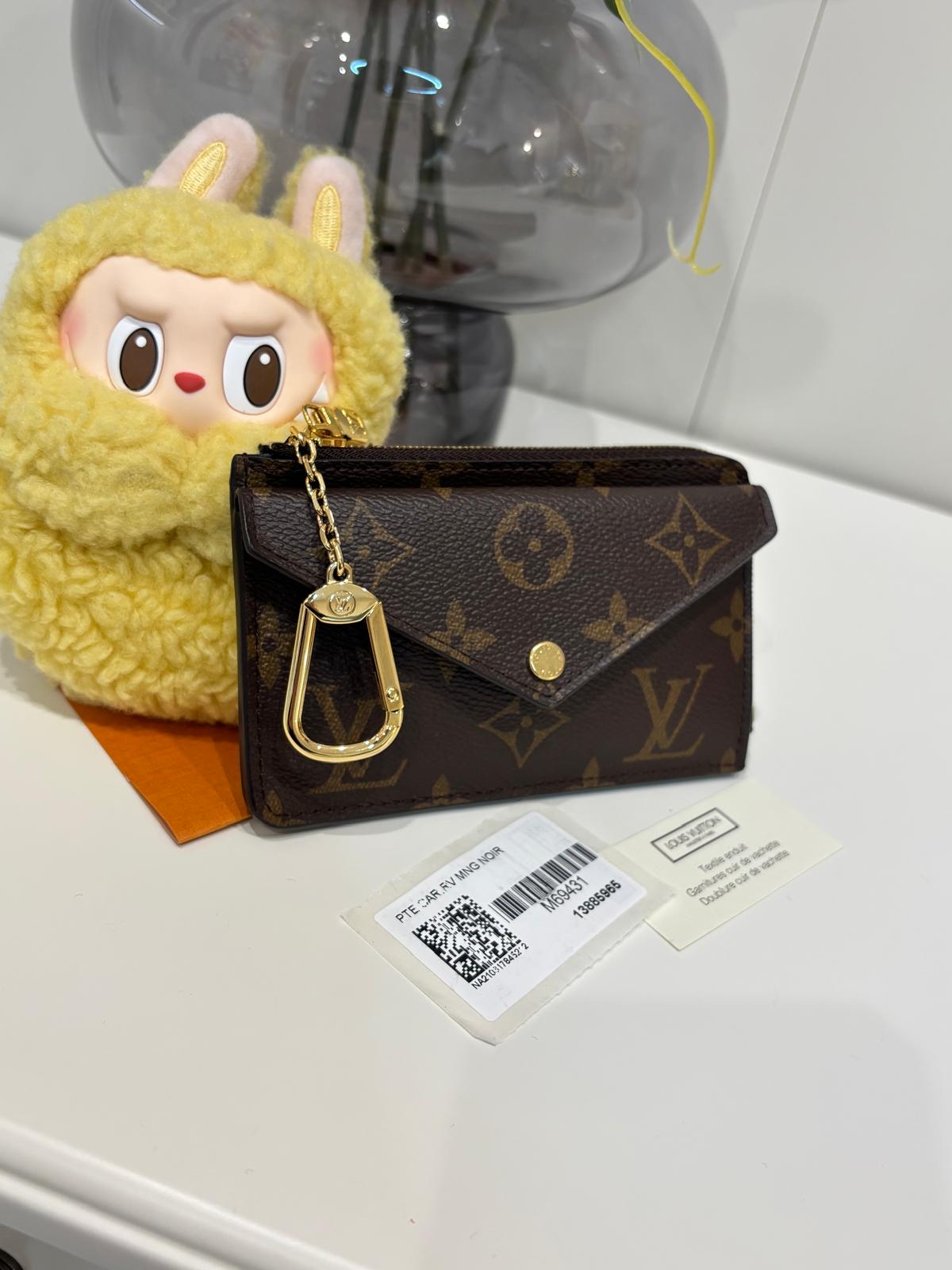 LV Card & Coin Case 100%Authentic, 98%New ✅Dust bag