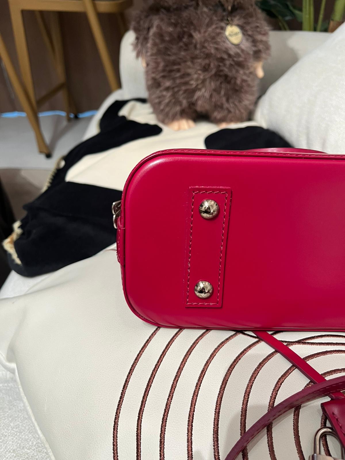 Lv alma bb epi leather  100%Authentic,98%new ✅key lockpad✅dust bag