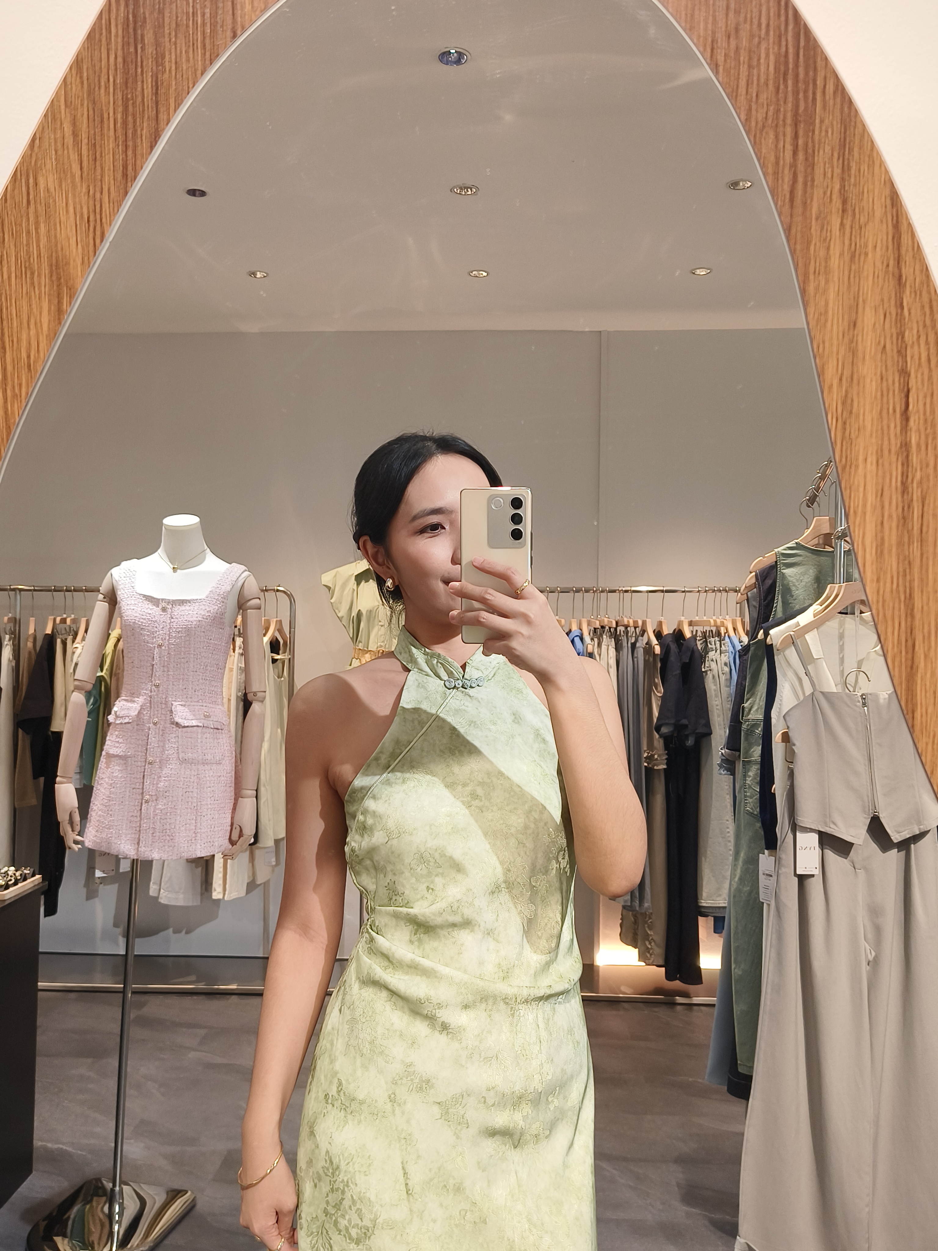 绿色新中式挂脖收腰长裙