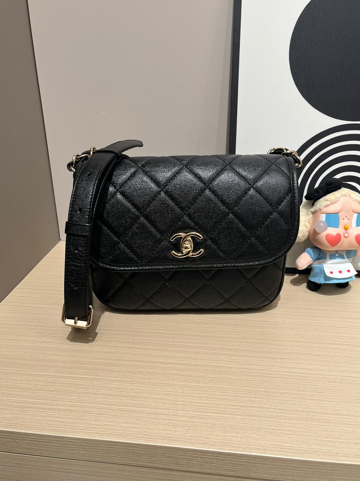 Chanel flap bag cc logo 黑色荔枝牛皮 ,100%Authentic ,98%new ✅31 card✅dust bag✅box