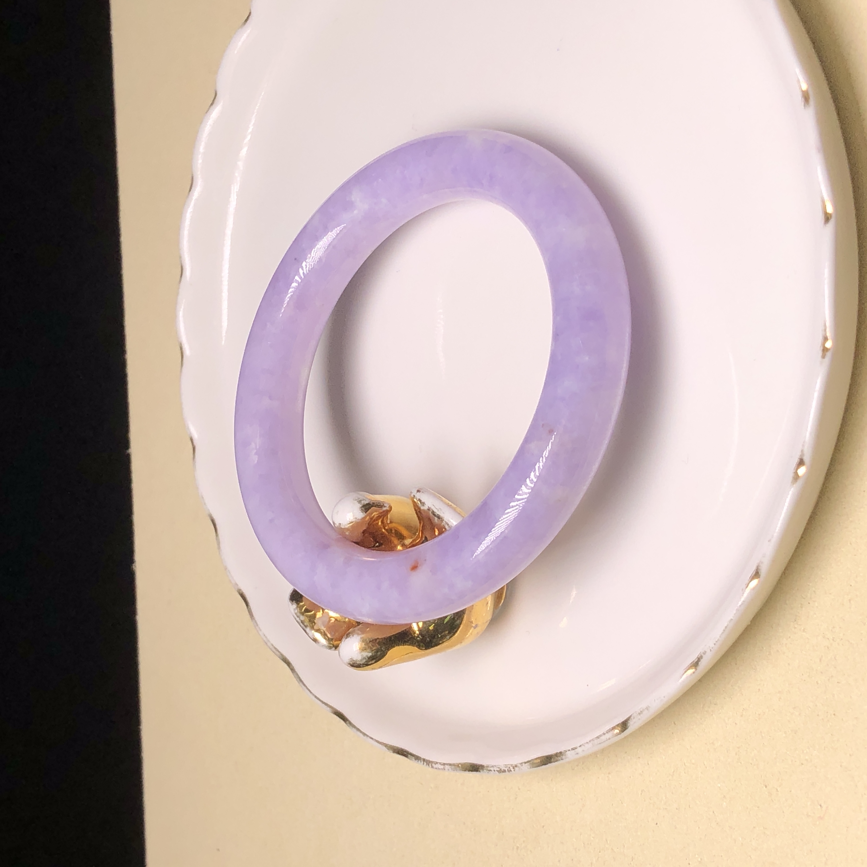 C06825 紫羅蘭帶翡色圓鐲52.7mm