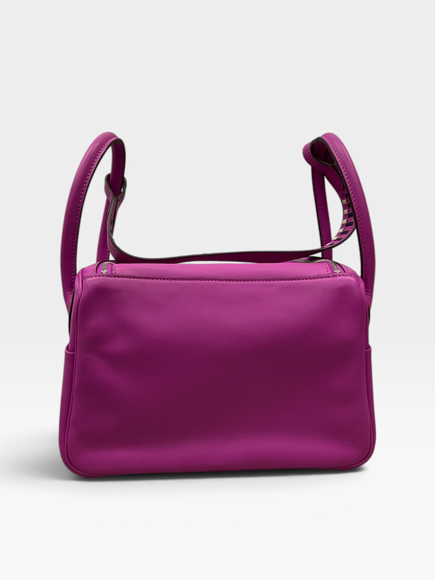Pre-Owned Hermès Lindy 26 /Stamp Q / Product Code: 102706