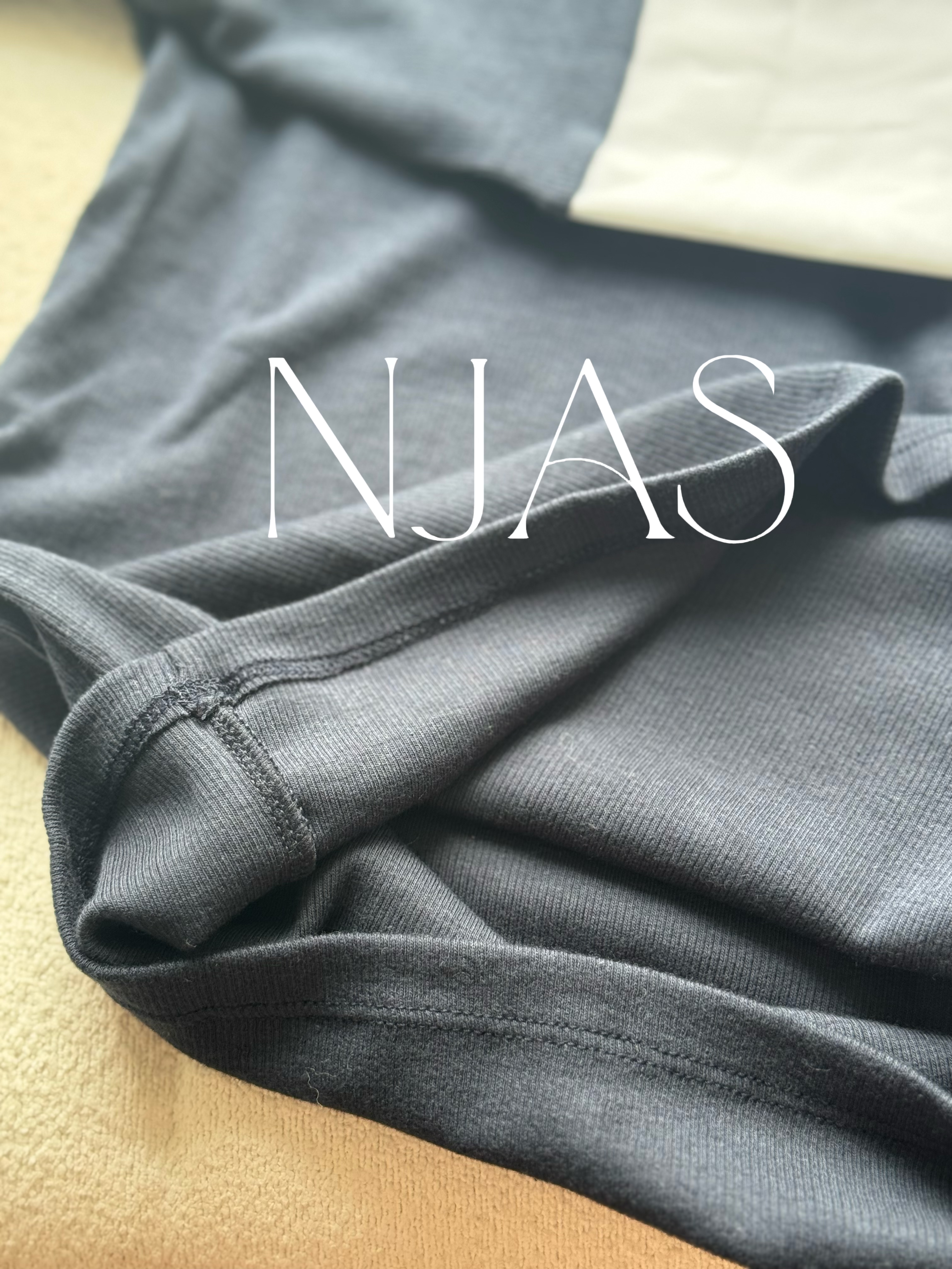 Feminine stretchy cuff tee 