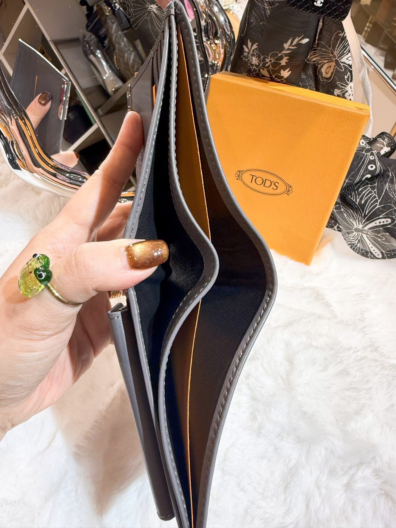 Tod’s bi fold wallet with coin grey