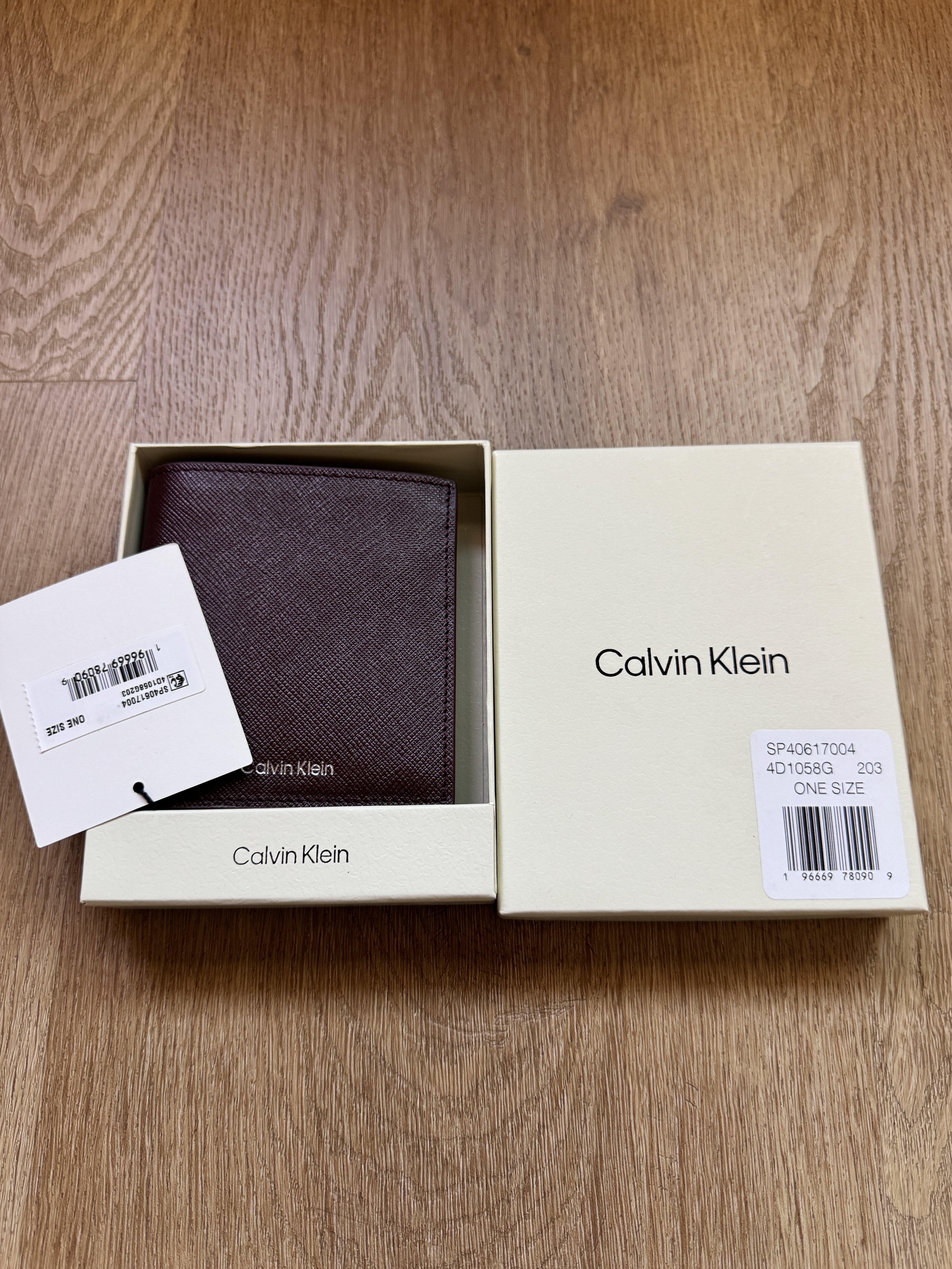 Calvin Klein 洒紅色皮銀包（香港現貨）CK2272