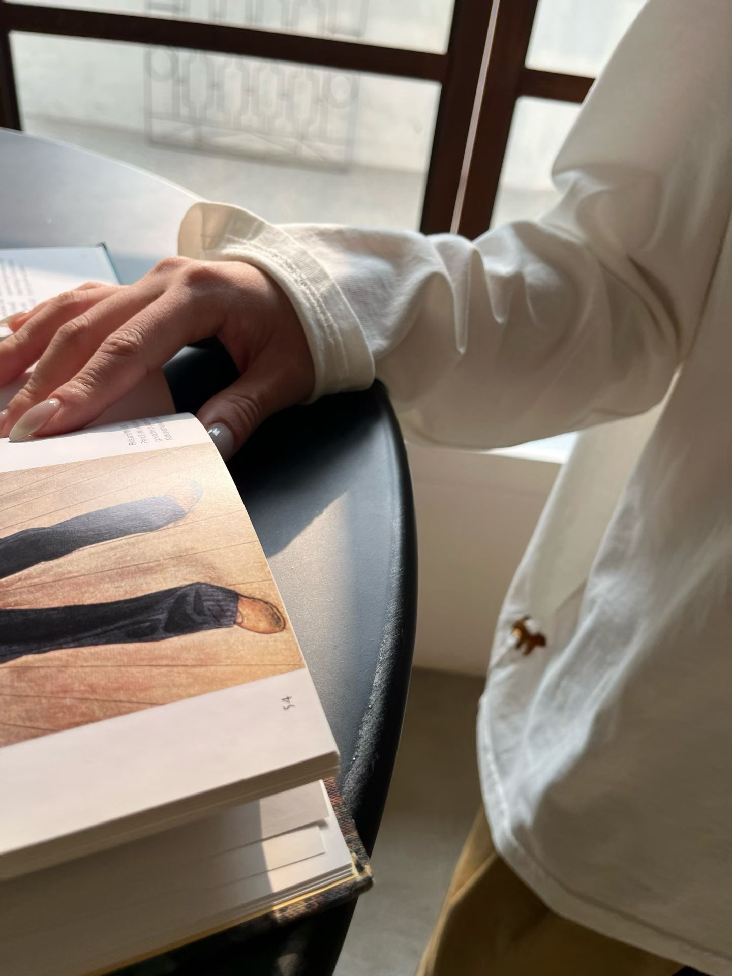 AT OY 間約刺繡小狗長袖T恤-2色