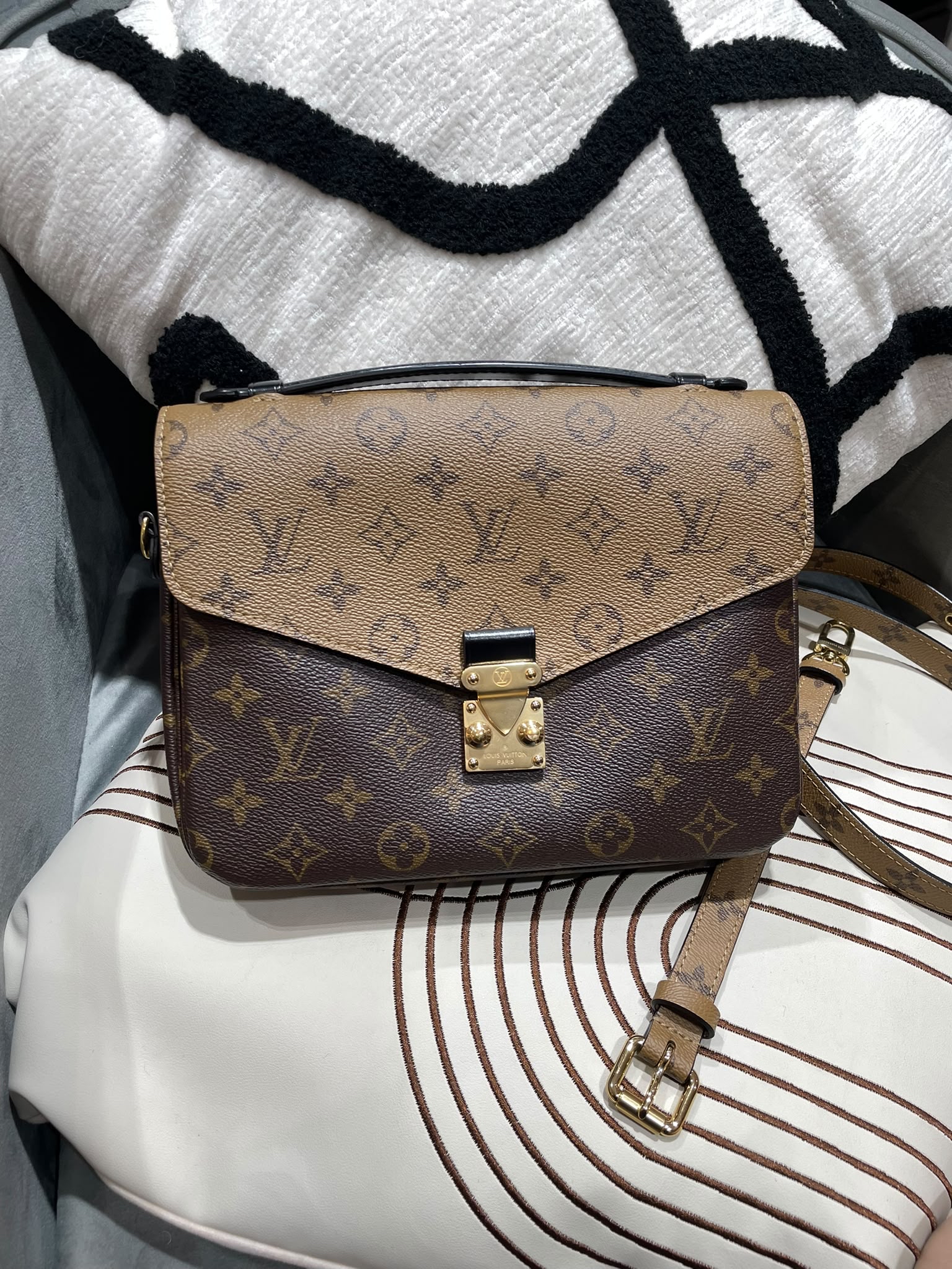 LV Metis Monogram 100%Authentic, 99%New ✅Dust bag ✅Box