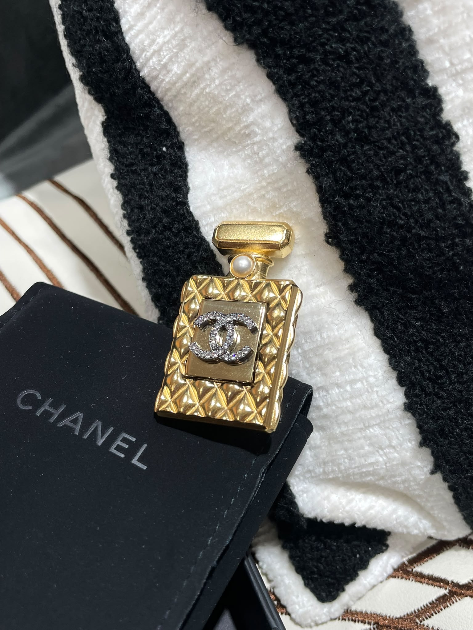 Chanel Booch 菱格紋香水樽CC閃石心口針 100%Authentic, 99%new✅dust bag✅box