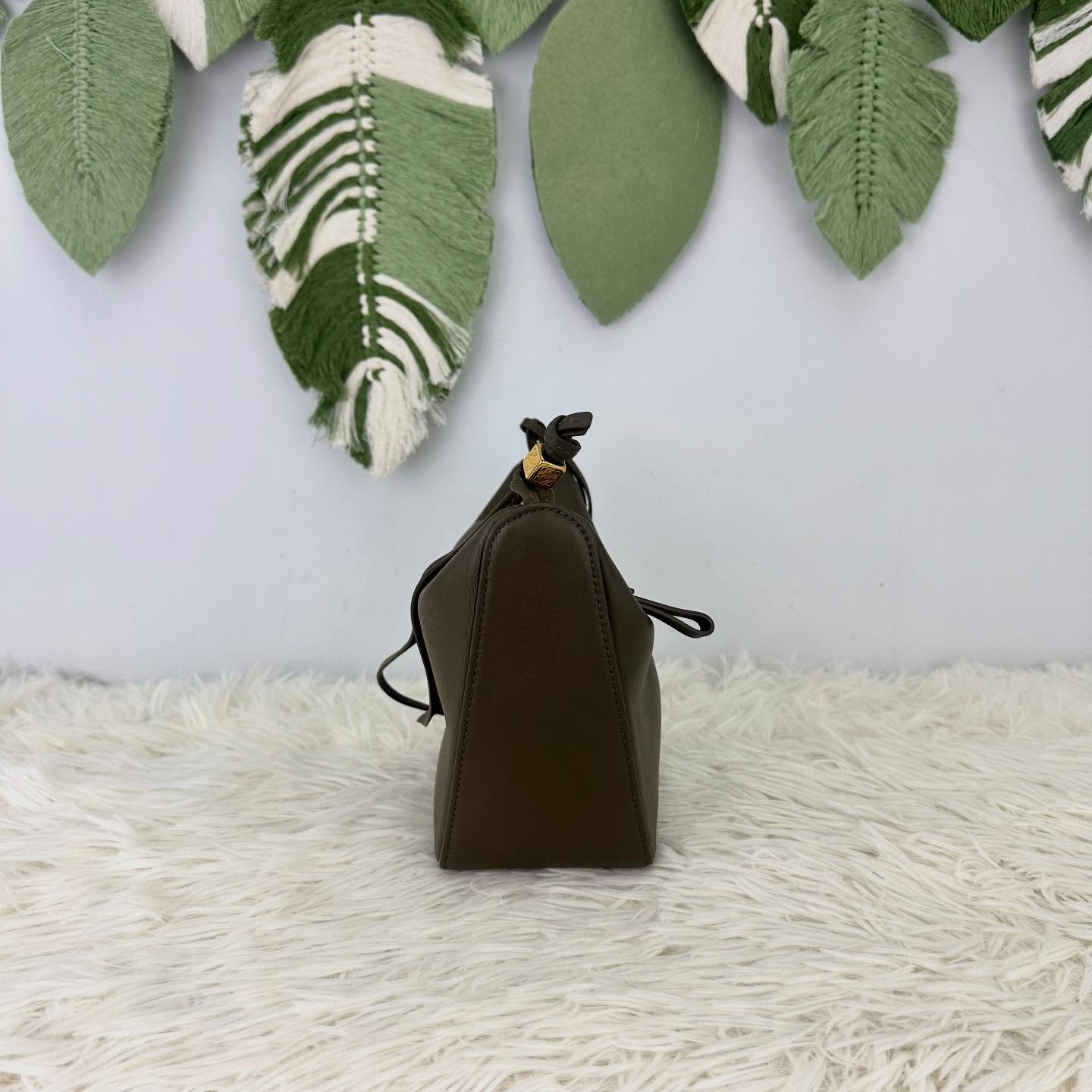 LOEWE🤍PRE OWNED Hammock Hobo 卡其綠色金扣 Mini Size 2023年💚