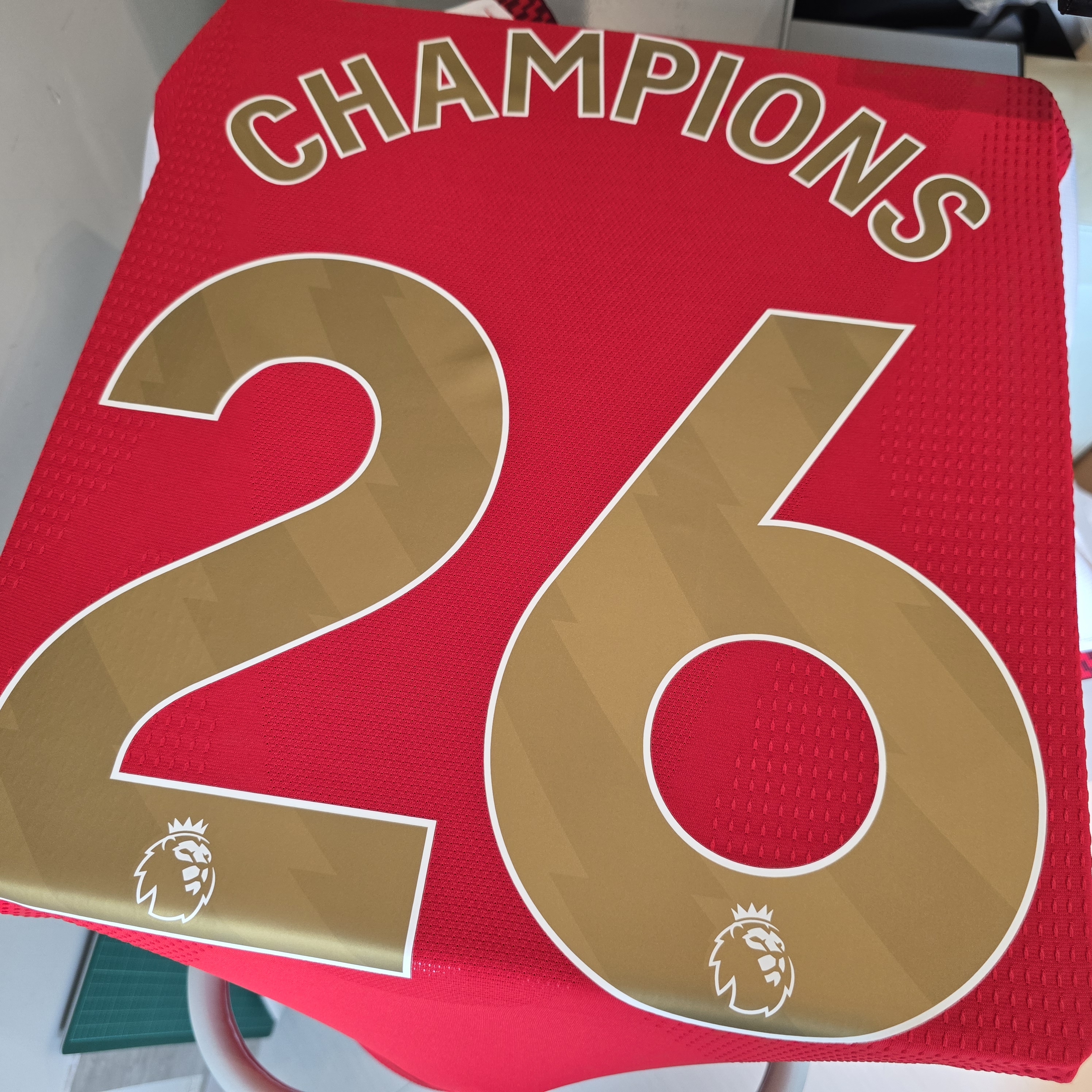 🔴⚪融合酋長球場建築美學 Adidas Arsenal 阿仙奴 2026-27 主場 Authentic 球員版球衣 (可加印字章) JZ3165
