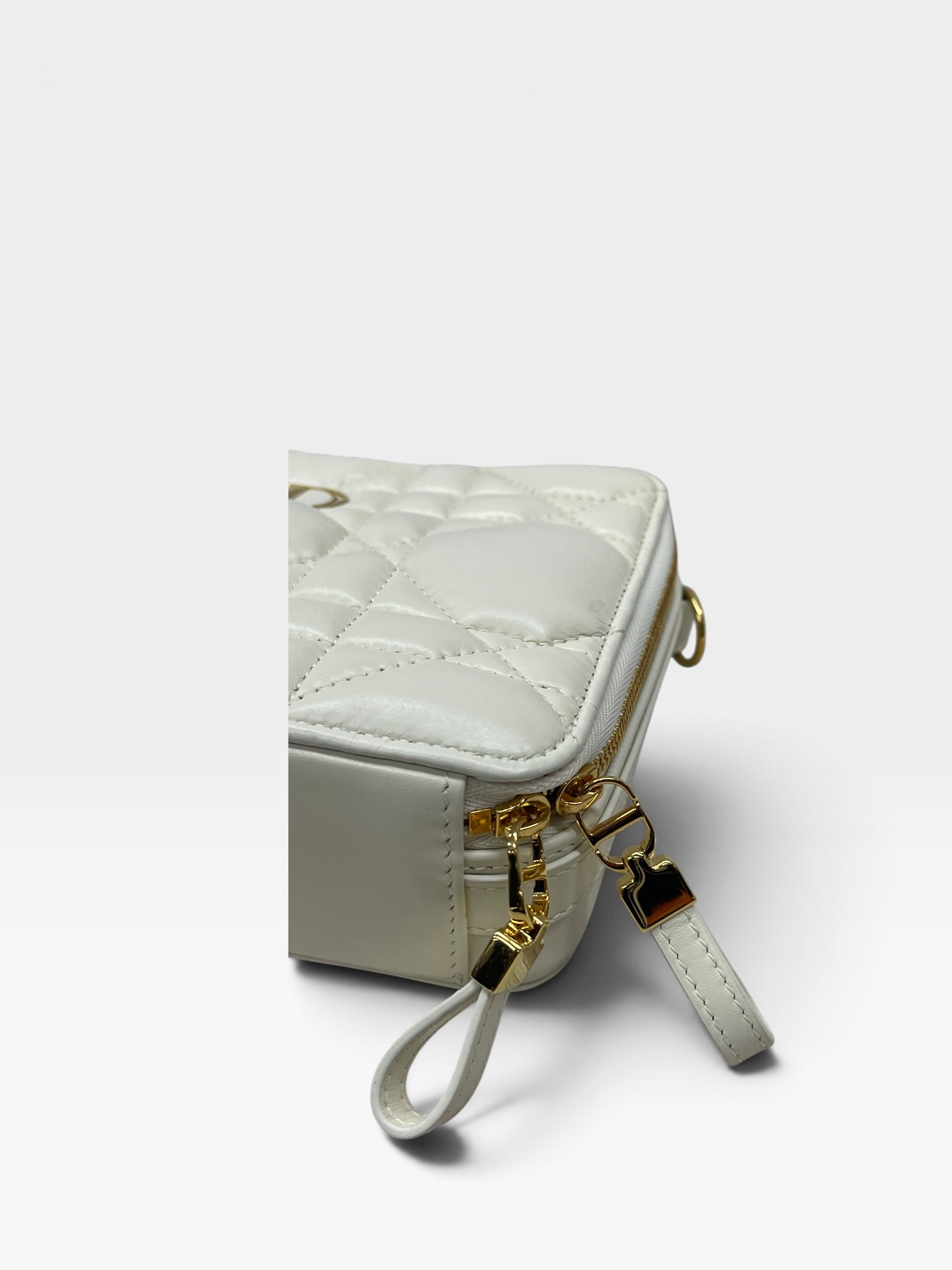 Pre-Owned DIOR Caro Pouch / Product Code: 102918