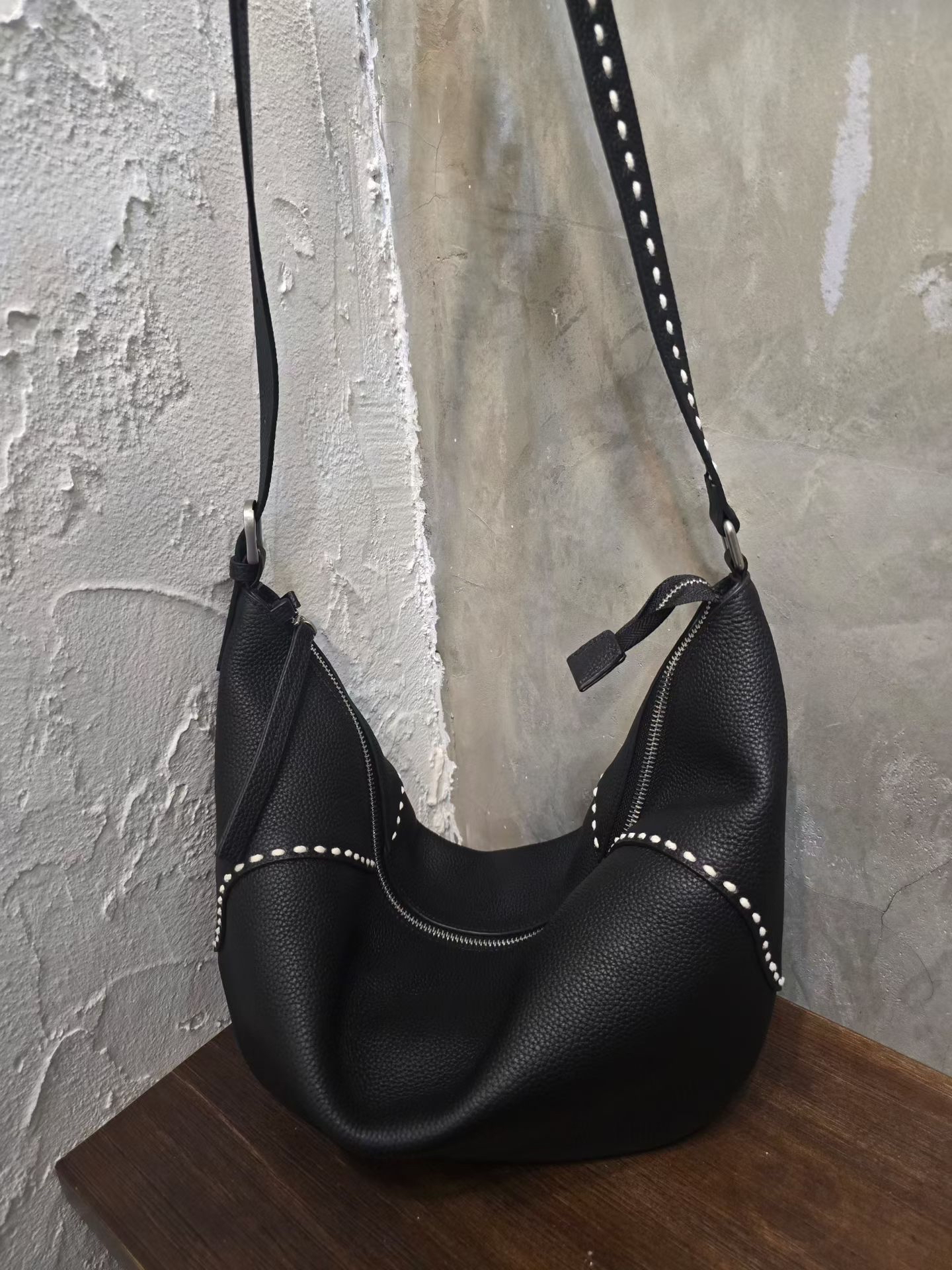 明線軟牛皮包包