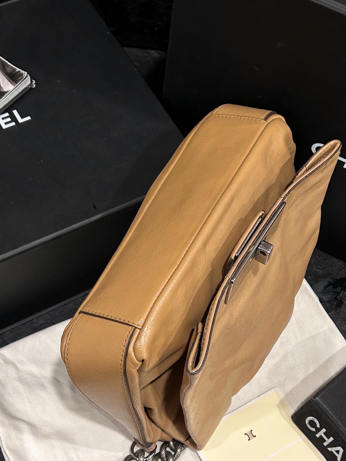 【預訂貨品】Celine 奶茶色油蠟皮方扣包 