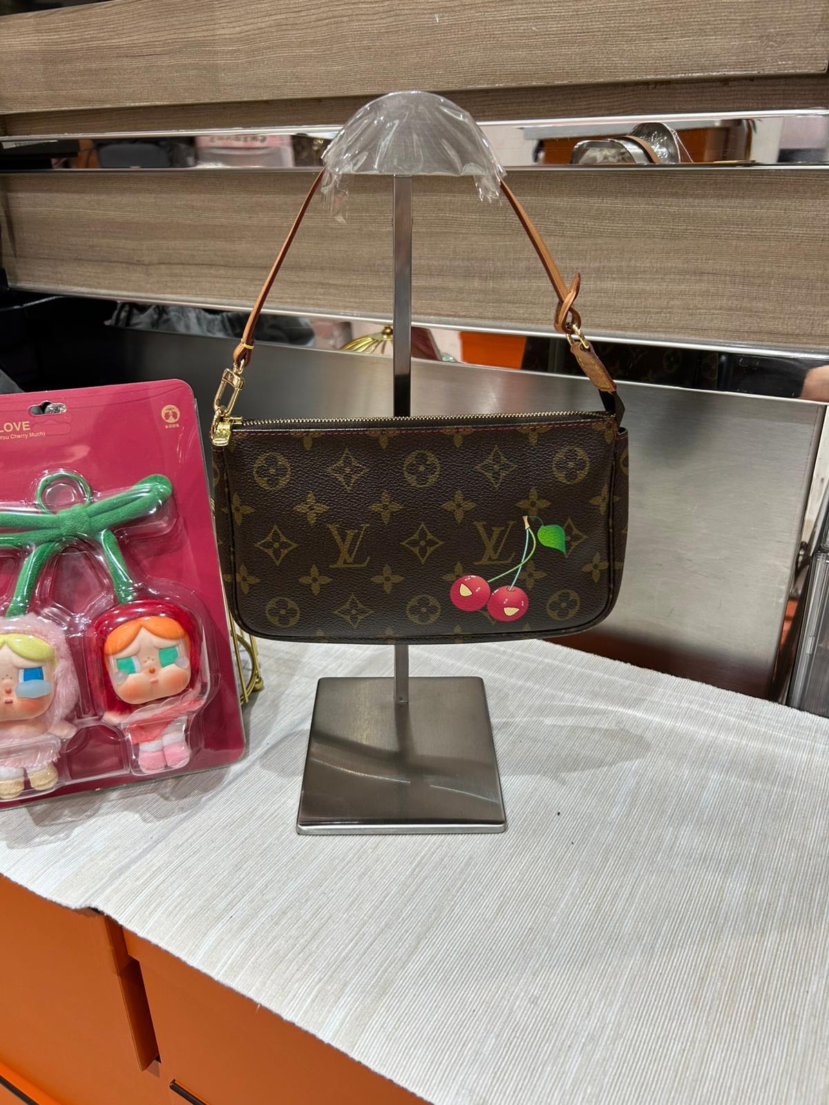 Lv Takashi Murakami Monogram Cherry Pochette Accessoires 單肩包（limited edition ） 100%Authentic, 98%New