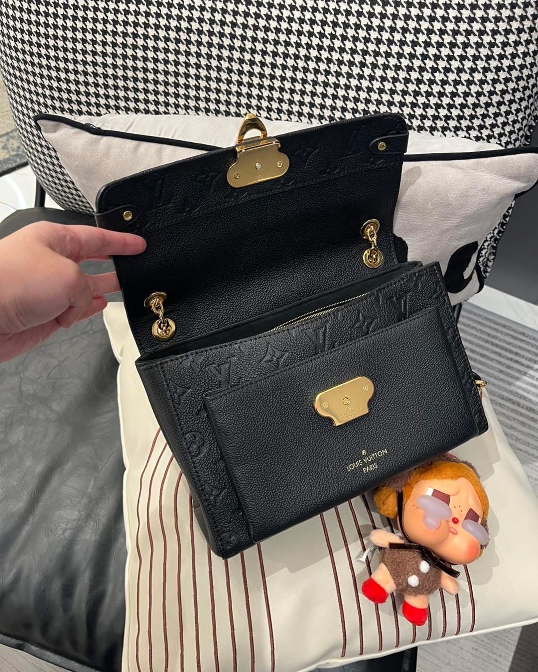 Lv Vavin PM M44151 Monogram Empreinte leather calfskin  ,100%Authentic,98%new ✅收據副本✅塵袋✅box