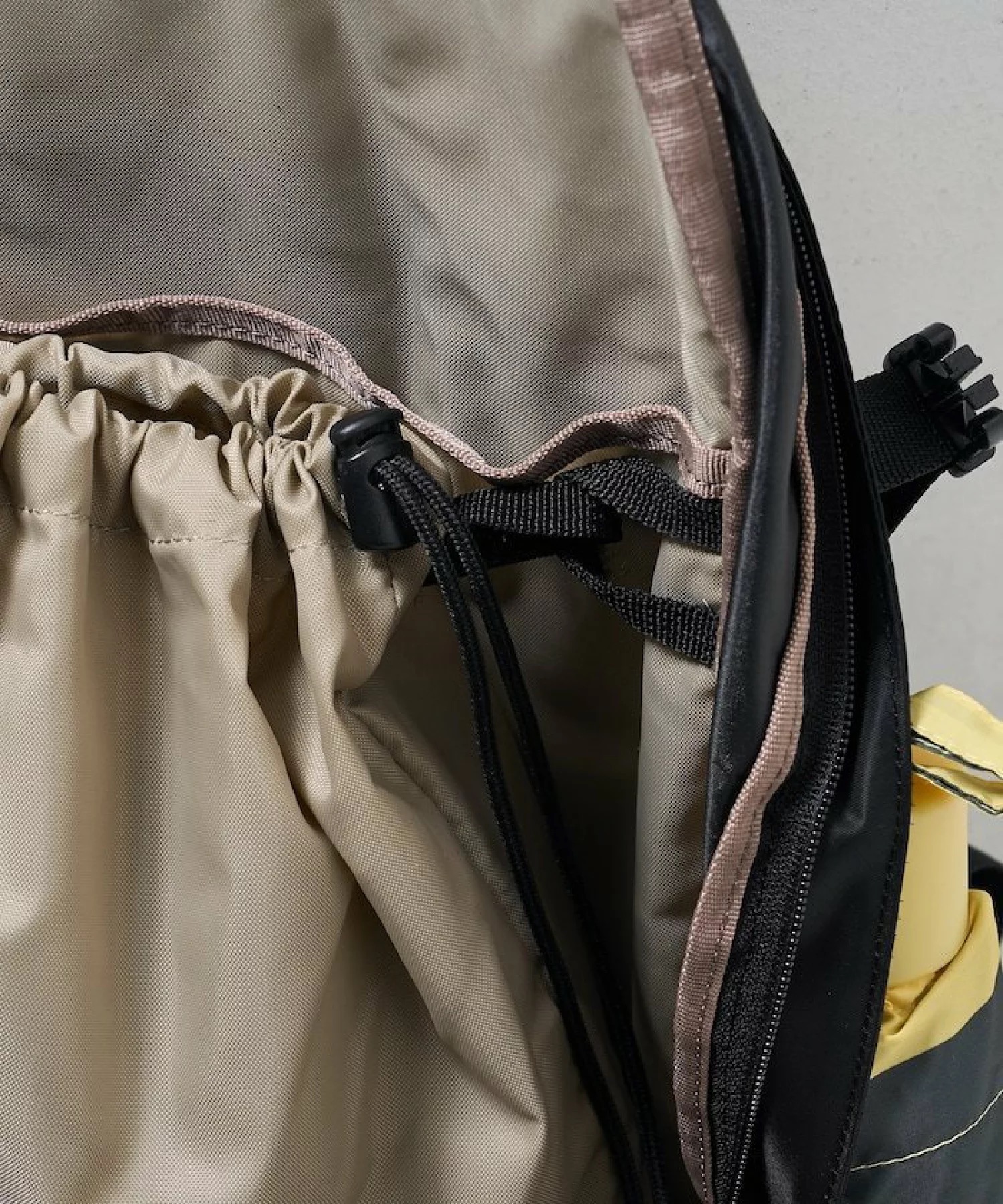 日本代購【 2026新商品 日本直送 FREAK'S STORE x Coleman 別注版 Walker 輕量尼龍 25L 背囊  |  FREAK'S STORE  Exclusive Walker 25L Backpack - Lightweight Nylon 】
