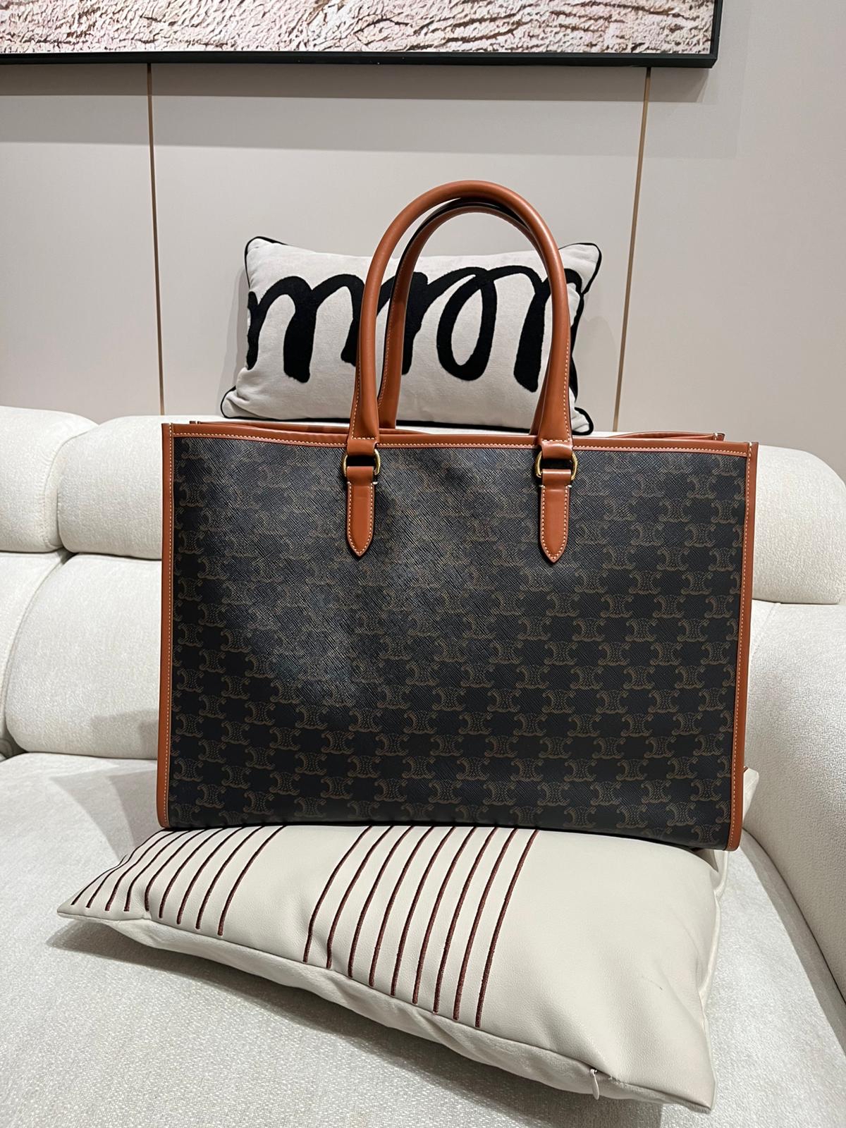 Celine horizontal cabas Triomphe Canvas Tan 100%Authentic, 98%New 