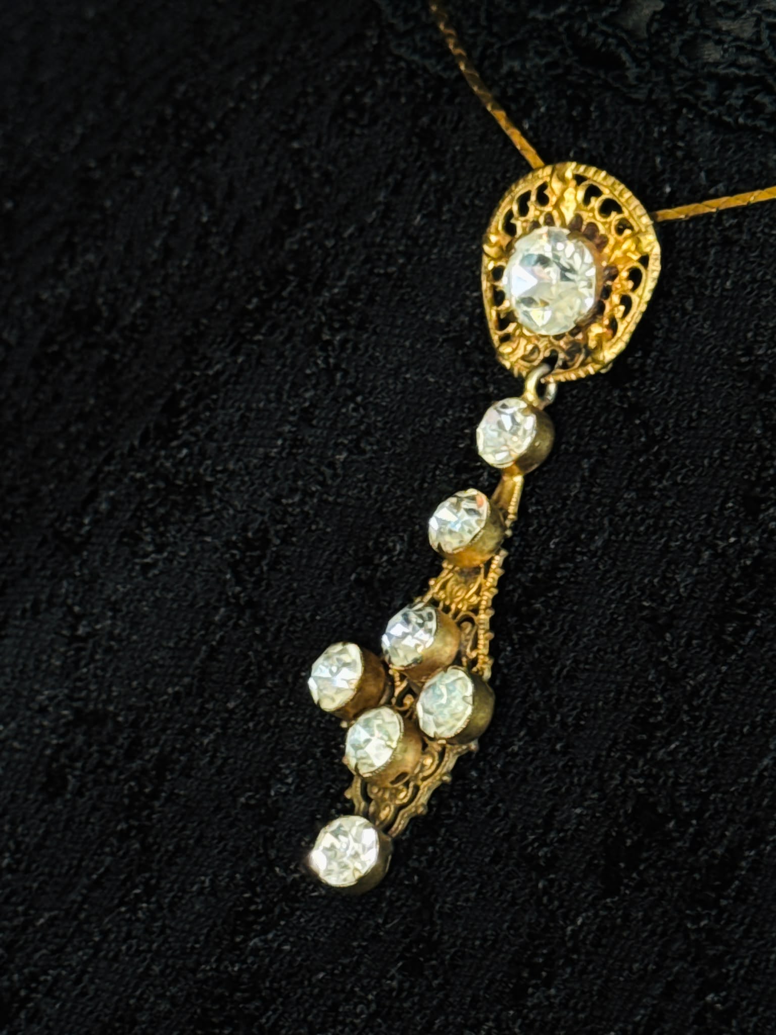 Vintage 1940s Elegant Gold Tone Filigree Pendant Necklace (MT2265)