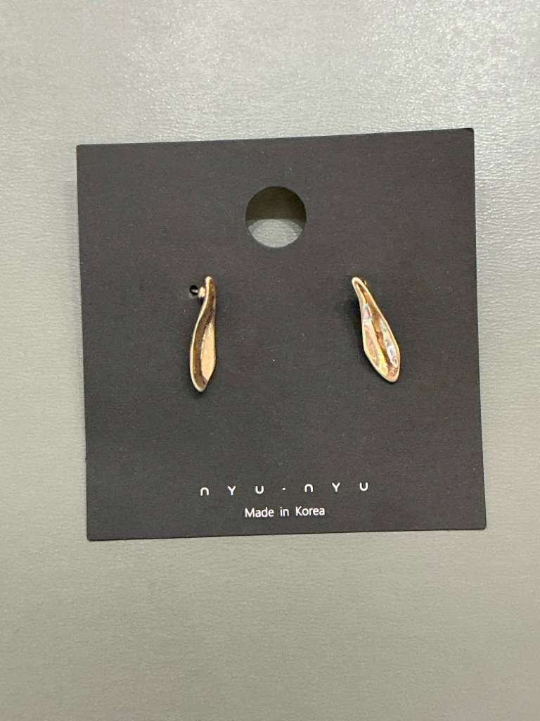 Nnu Leaf Shape Vintage Stud Earrings