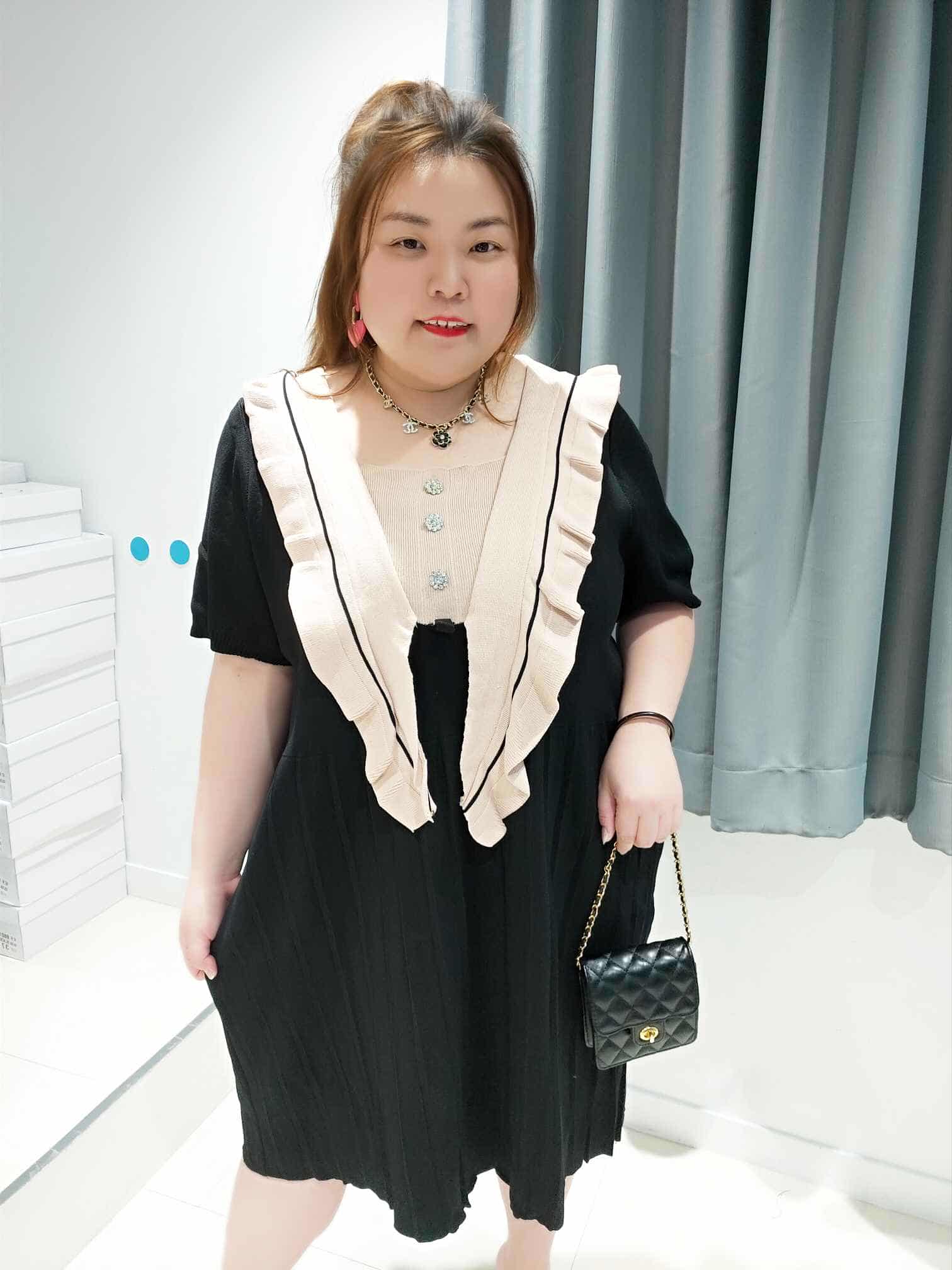 DOA05 设计领子针织连身裙