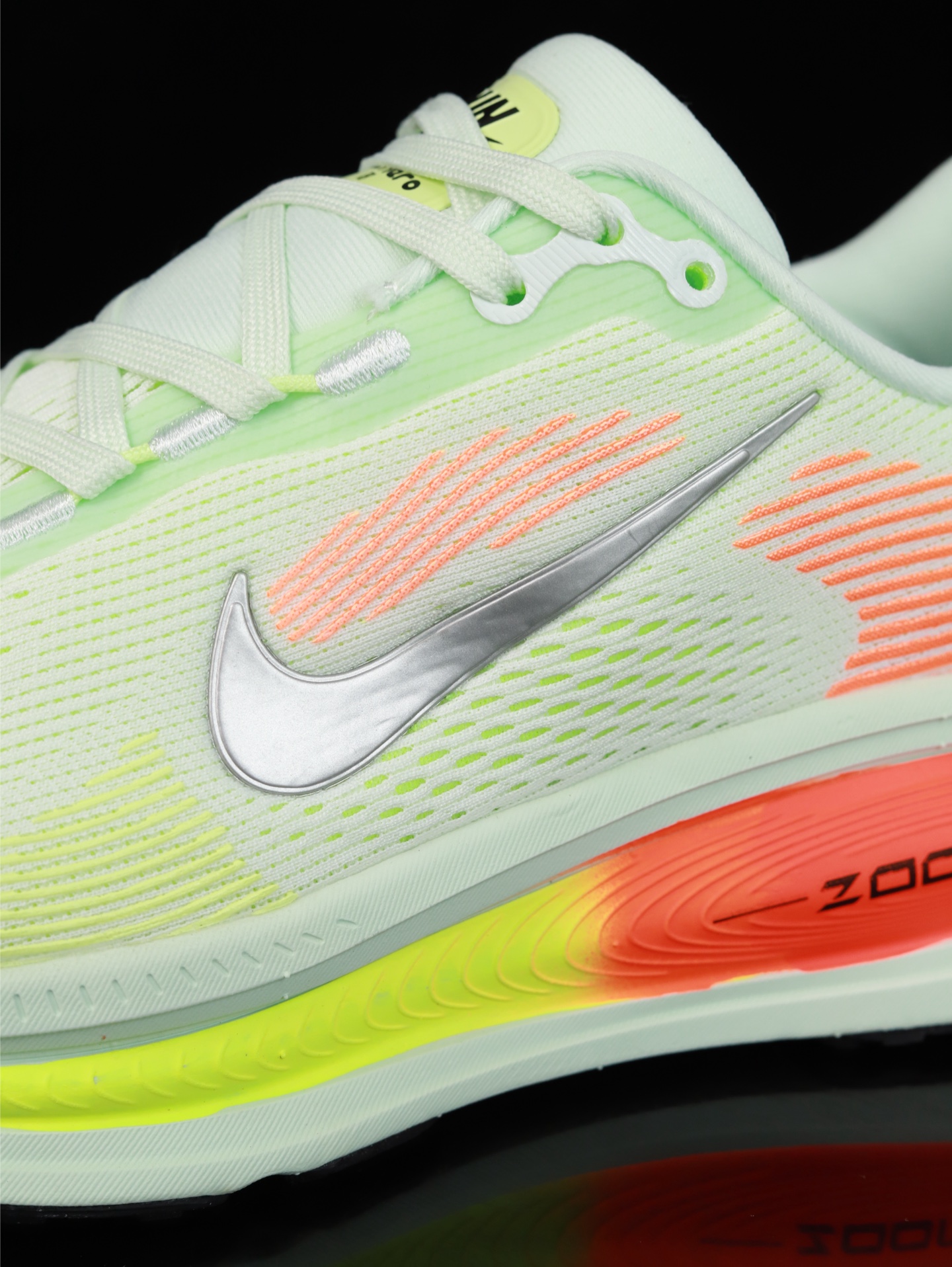 Nike Vomero 18 HM6803-300