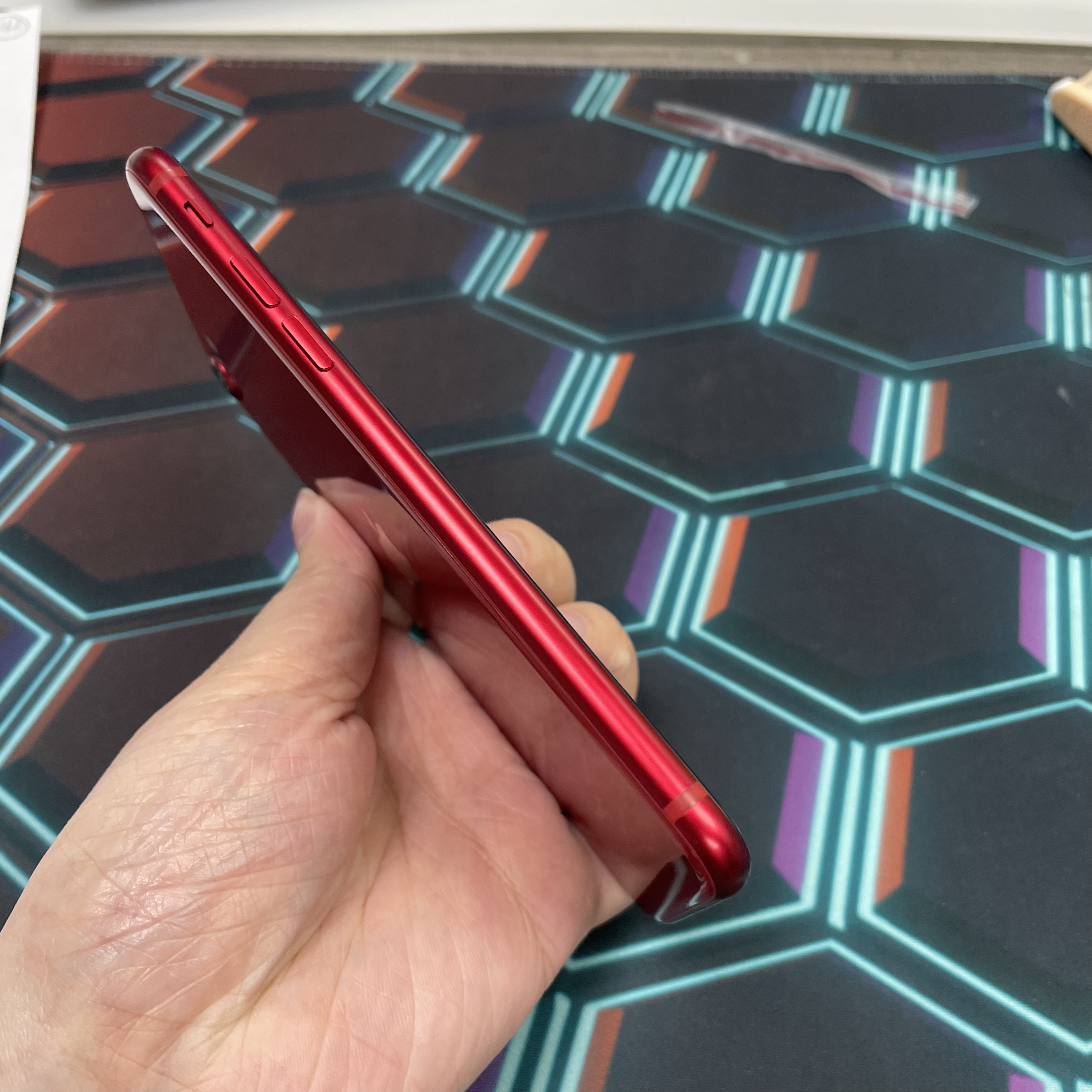 *7830 SE 3 完美機 64GB 電100 紅色 red