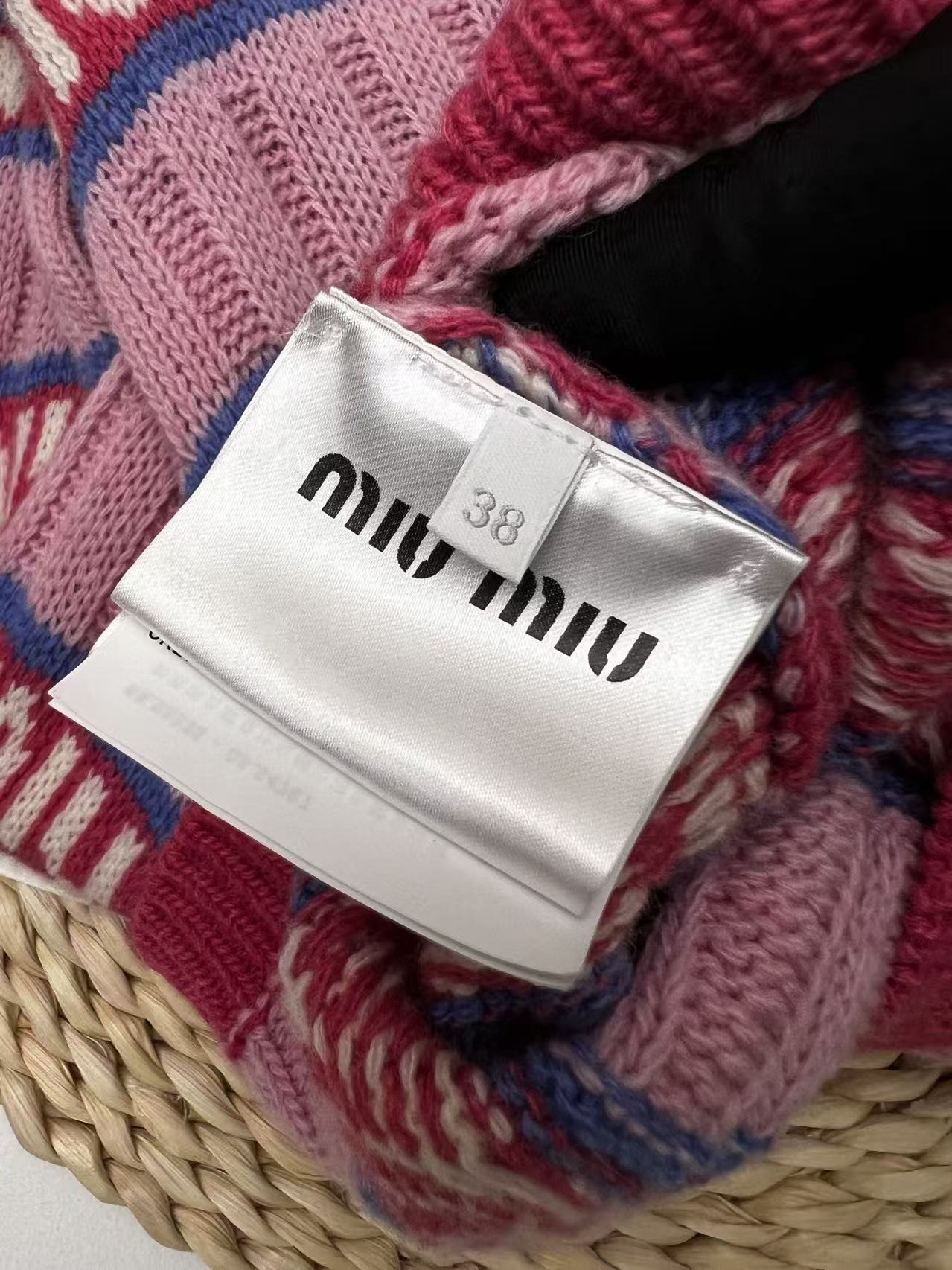 Miu Miu Logo Heart Striped Knit Sweater（100% Wool)