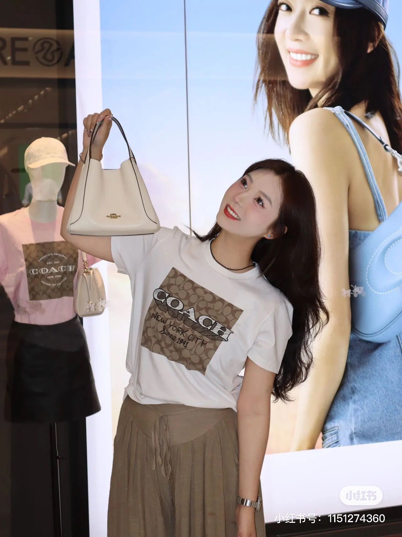 多款任選$118/2件。C*oach 印花情侶短袖