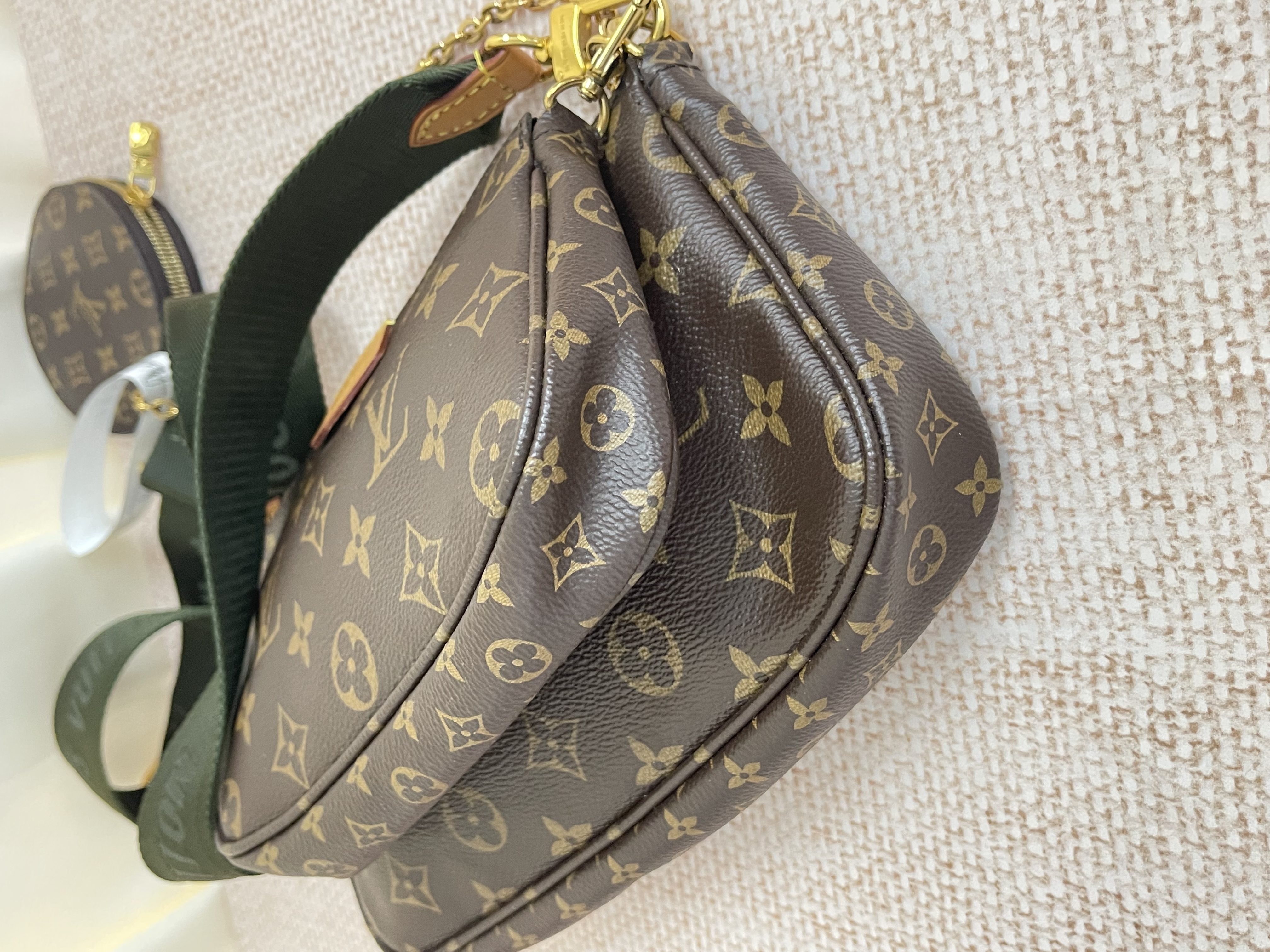 Pre-owned Louis Vuitton 5 in 1/ Product Code: 26041903