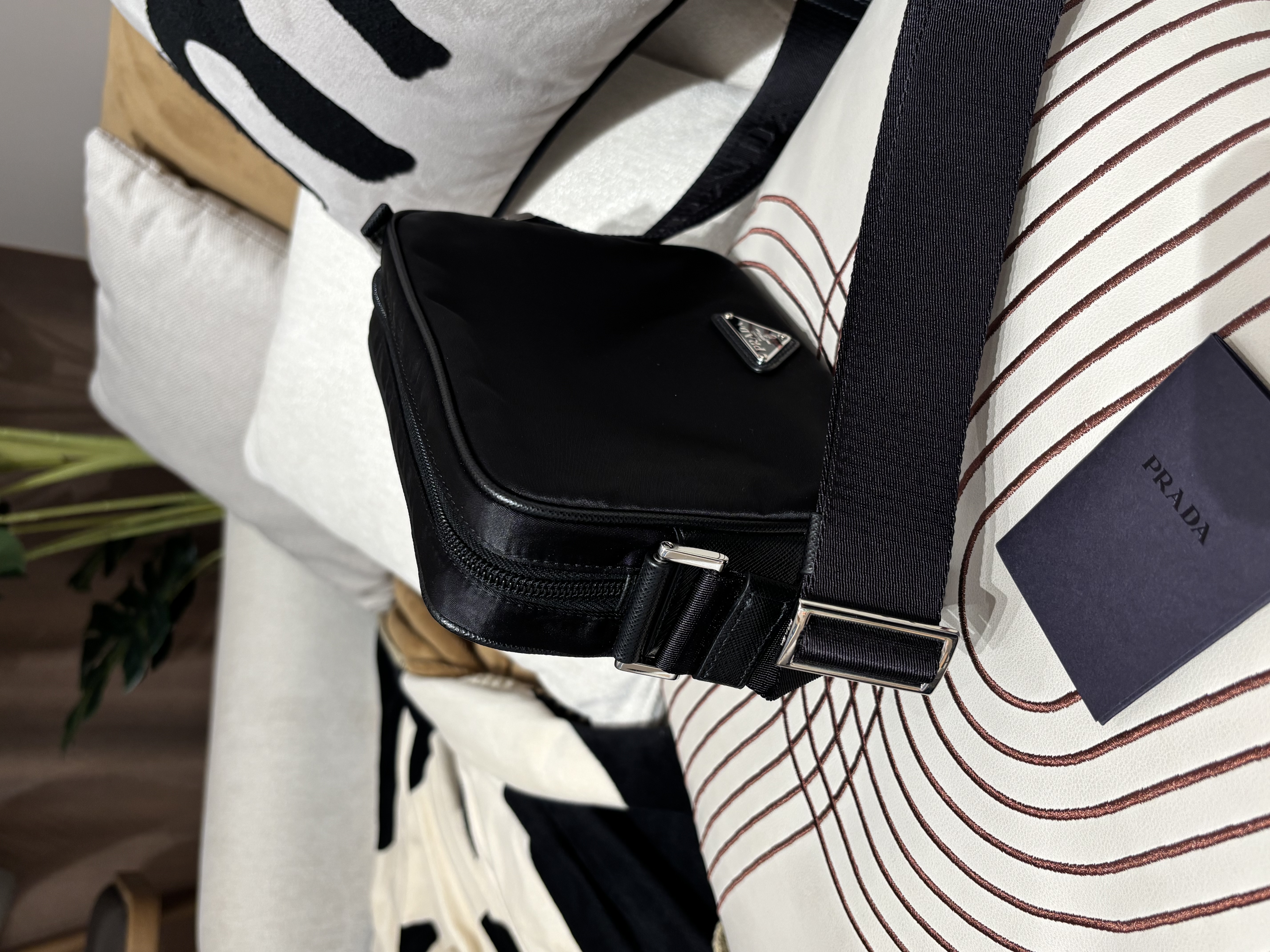 全新Prada re-nylon crossbody bag 100%Authentic ,Brand New ✅nfc,booklet✅塵袋