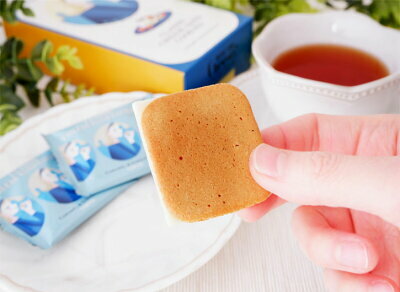 [訂購] [日本製] NOW ON CHEESE ｜ 焦糖&古岡左拉芝士曲奇 ｜  10件入 ｜ 賞味期限：90-120日 {TF2401008}