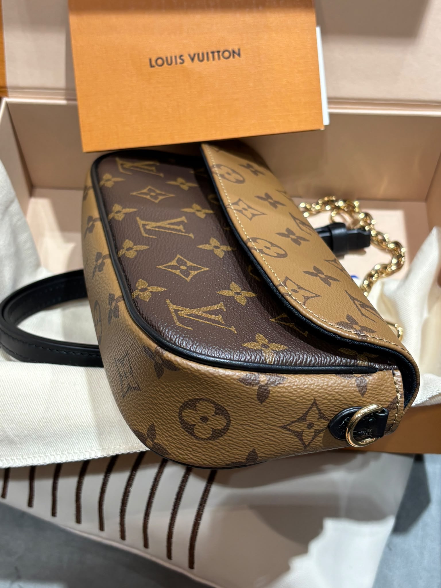 Lv Ivy woc M26587 MONOGRAM REVERSE 100%Authentic,  Unused 全新未使用品。 ✅專門店收據✅塵袋✅盒