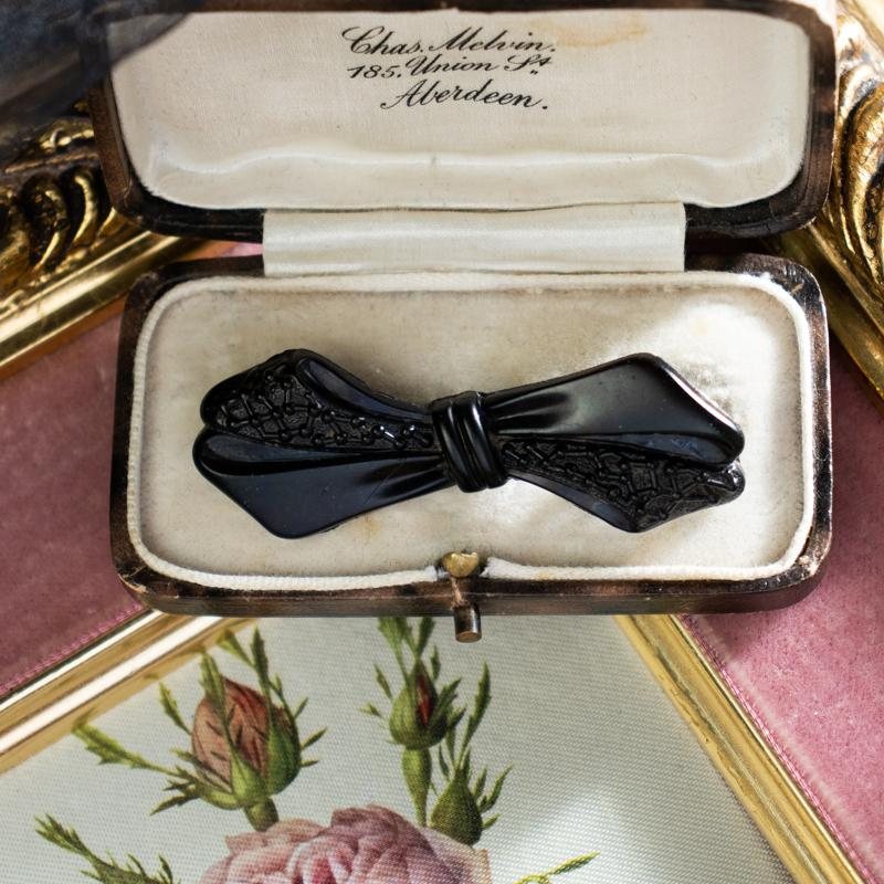 Antique French Jet Black Glass Embossed Ribbon Brooch (AJ079)