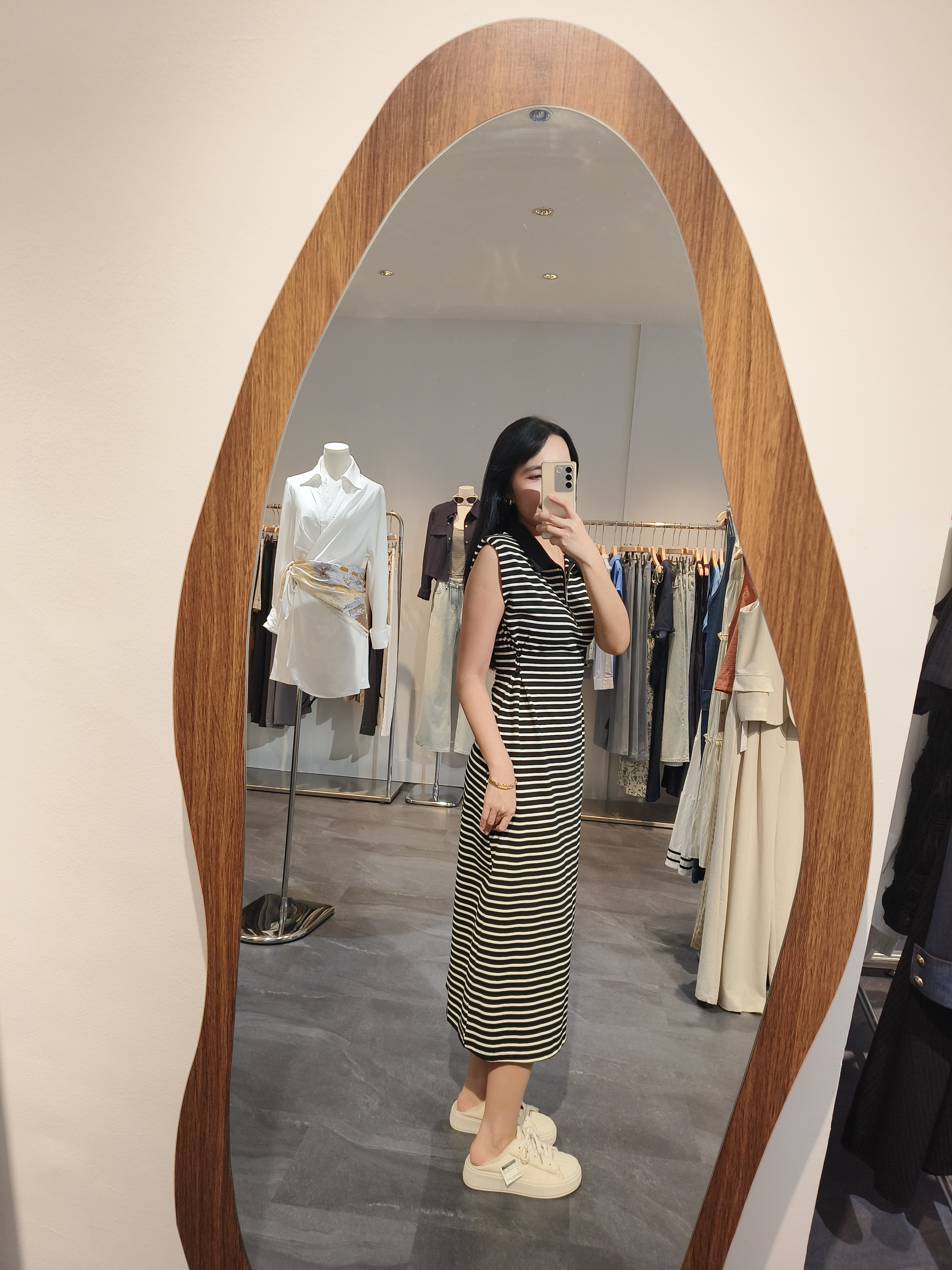 翻领条纹连衣裙