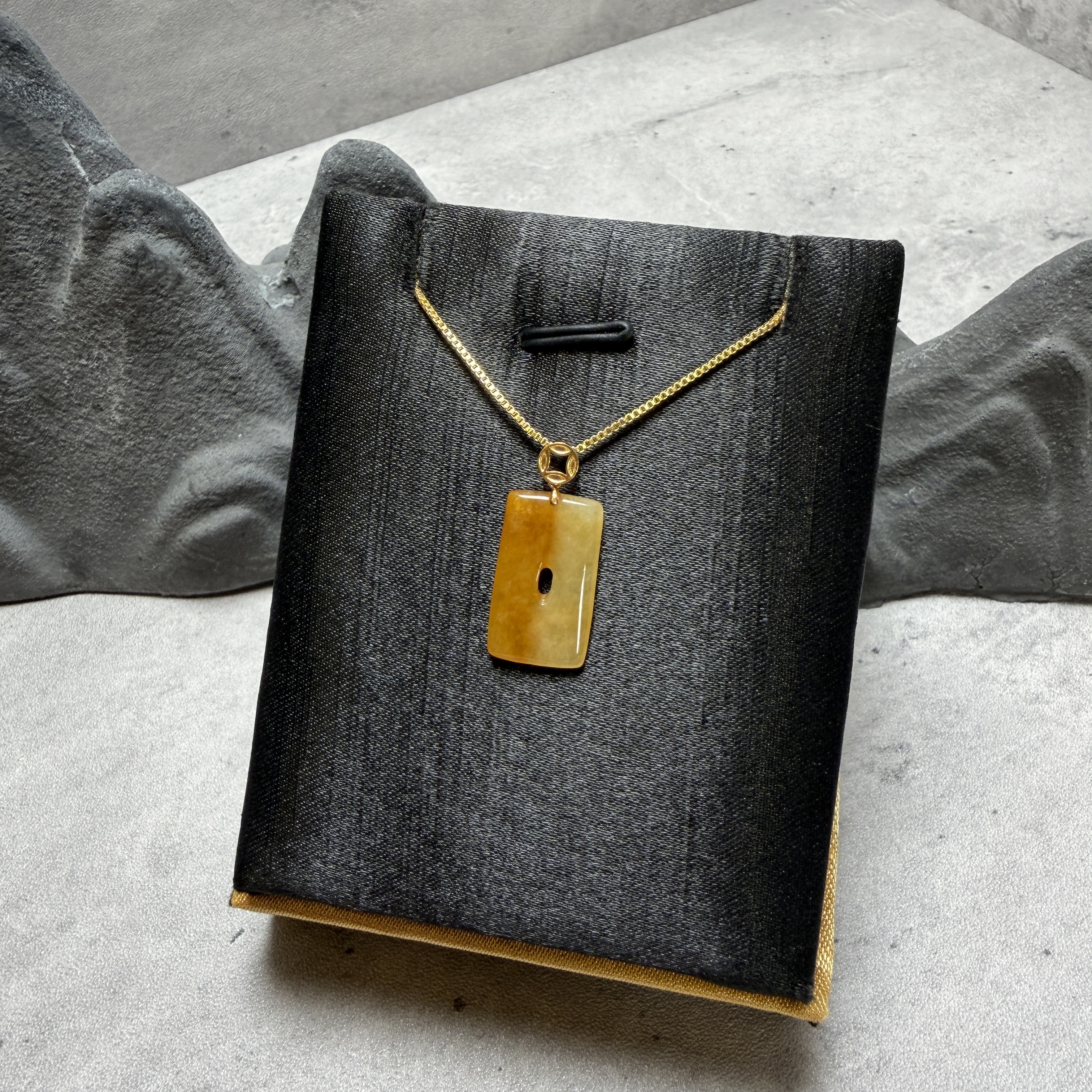 天然黃翡招財無事牌18K