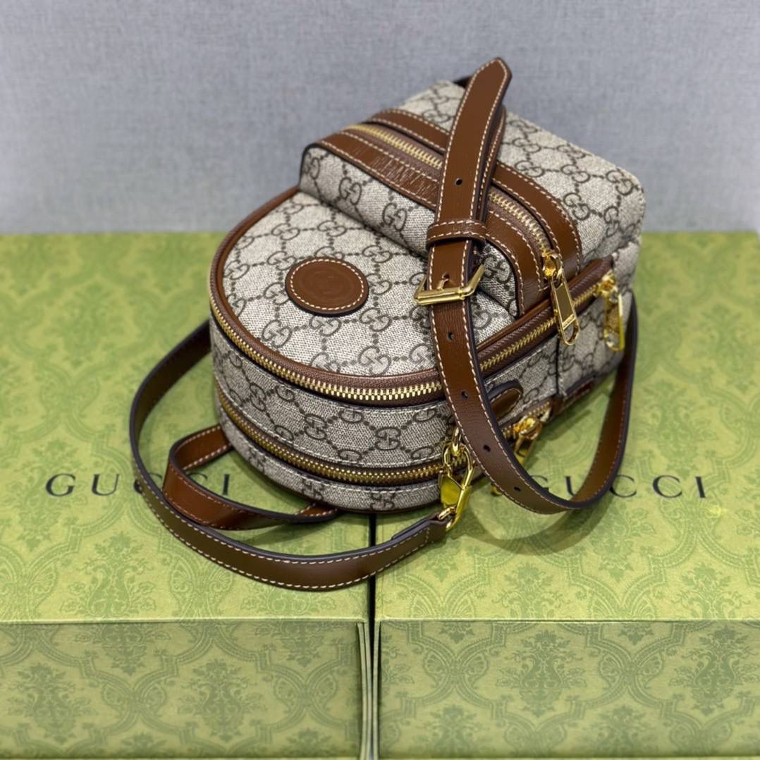 ▪大货实拍 𝐆𝐮𝐜𝐜𝐢 𝐦𝐢𝐧𝐢 𝐛𝐚𝐜𝐤𝐩𝐚𝐜𝐤小可爱 型号：725654 尺寸：15*19*8cm