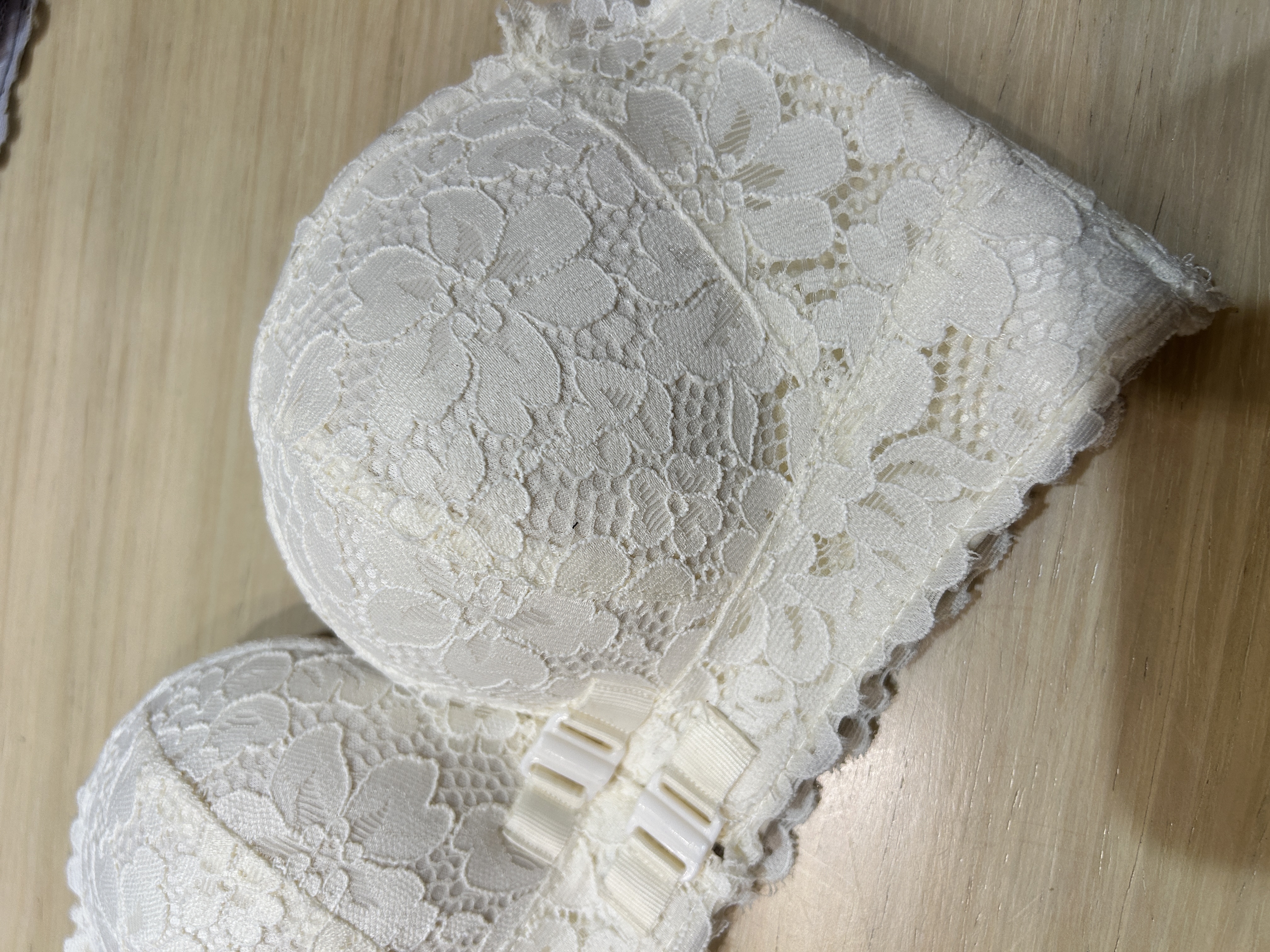 2026新版前扣無肩帶蕾絲胸圍 Strapless Miracle bra