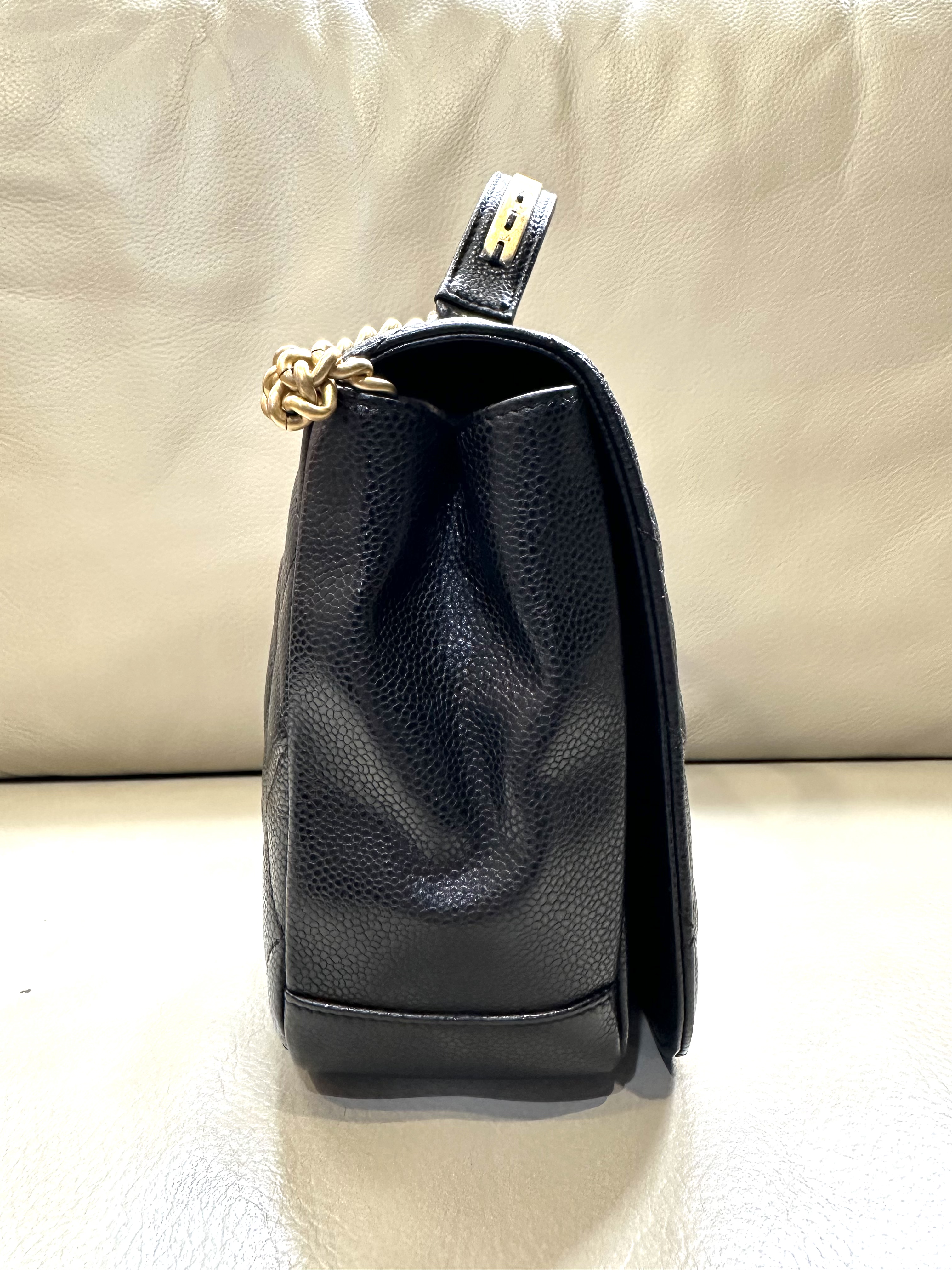 Pre-owned Chanel Black Top Handle Flap Bag / Product Code: 26040501