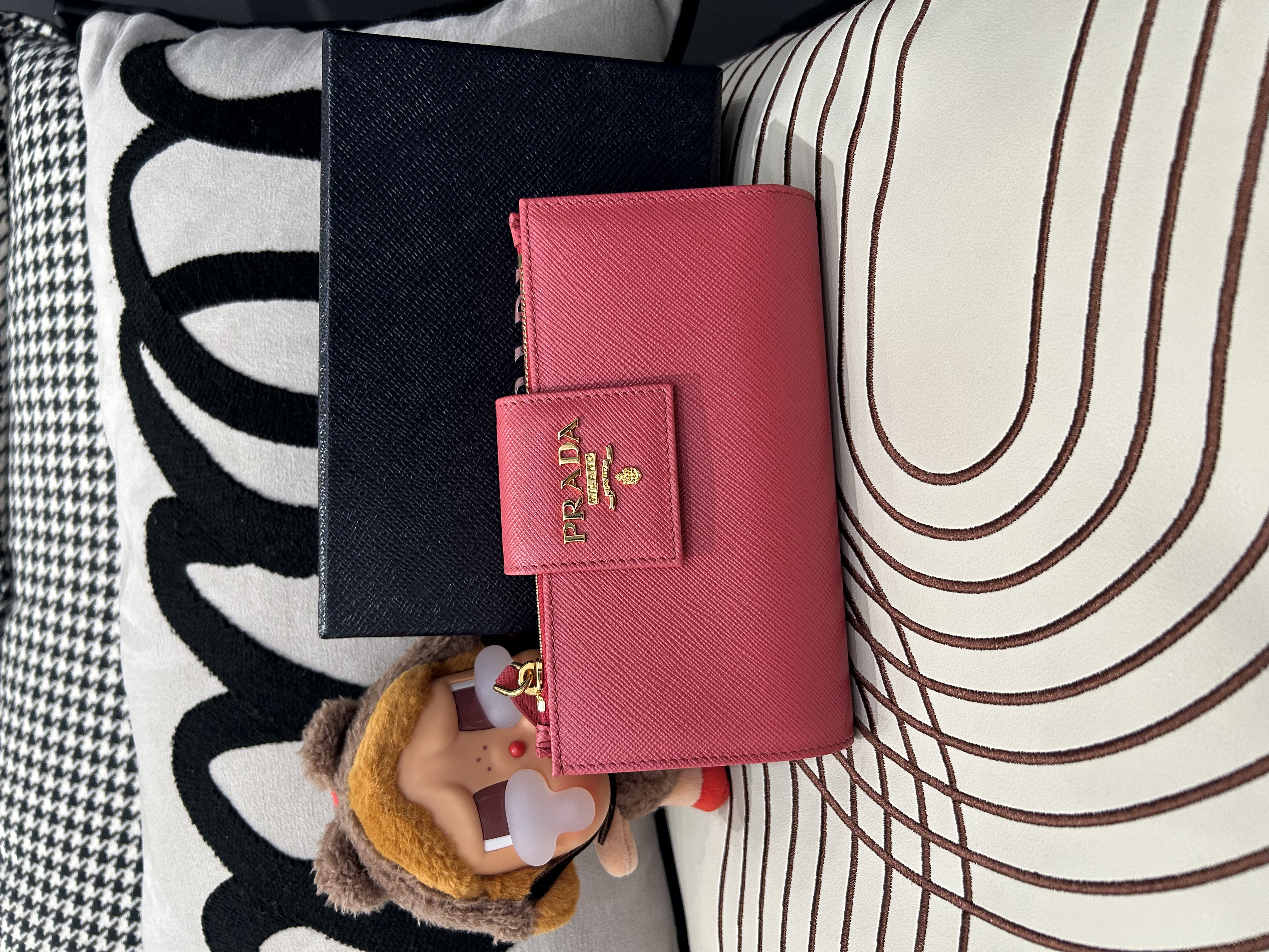 未使用品 Prada wallet 牛皮金扣 100%Authentic,unused  ✅box