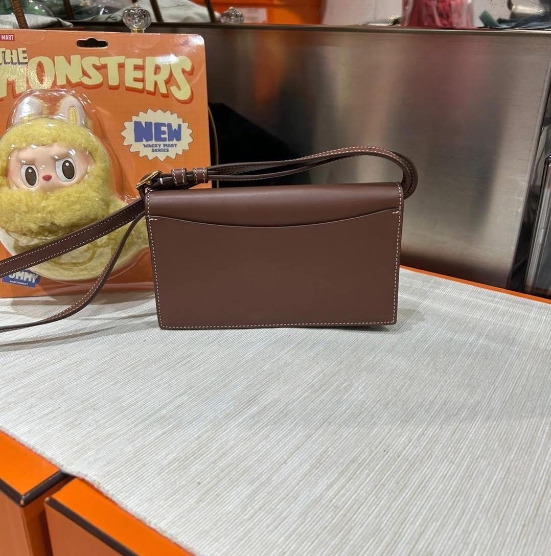 LORO PIANA EXTRA POCHETTE WALLET ON STRAP, 100%Authentic ,95%new 專門店售價$15,300 